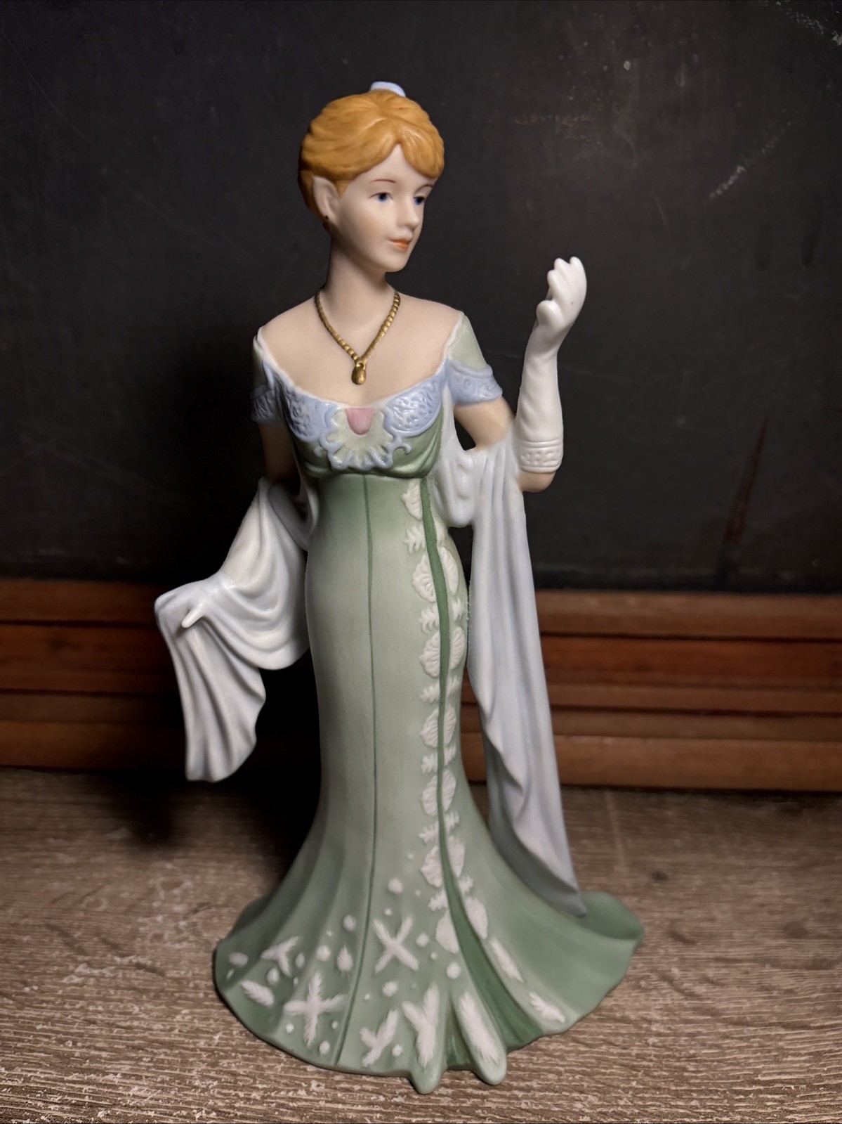 Home Interiors Amelia Figurine 14054-05 Lady In Green Dress 2005 Exclusive B2
