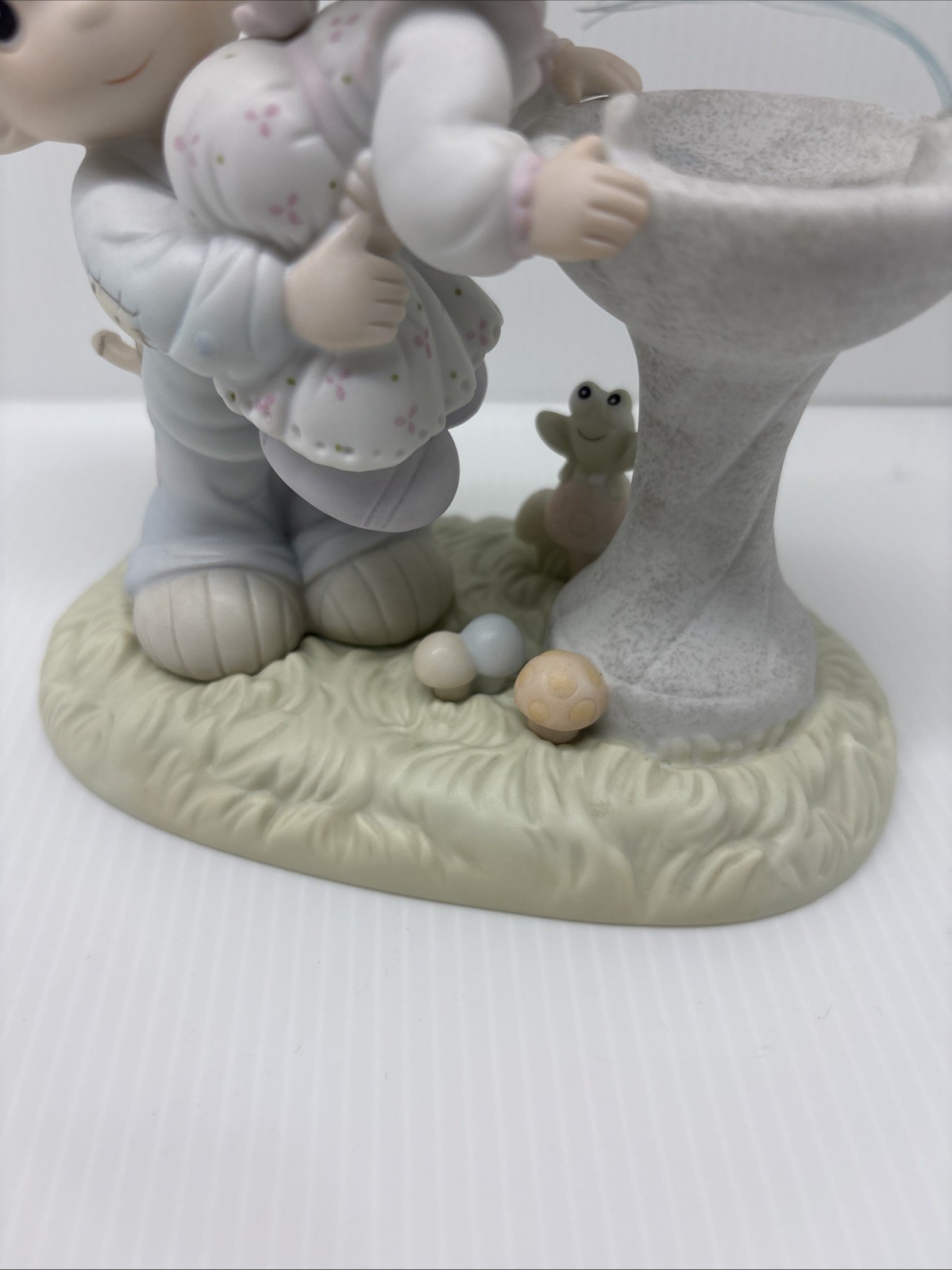 Precious Moments YOUR LOVE IS SO UPLIFTING #520675 retired 1988