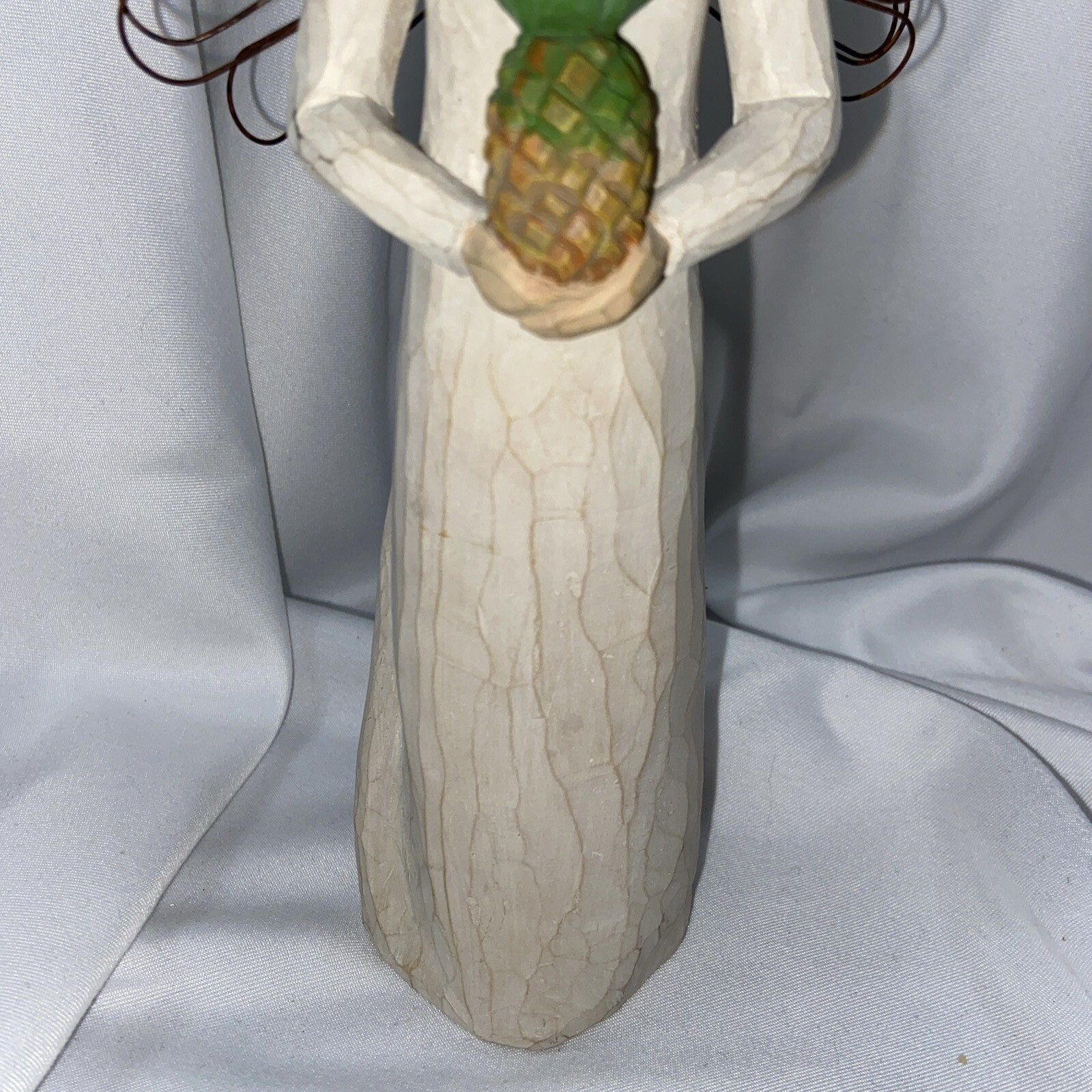 Willow Tree Welcoming Angel Holding Pineapple Susan Lordi 2002 8 1/4” Tall