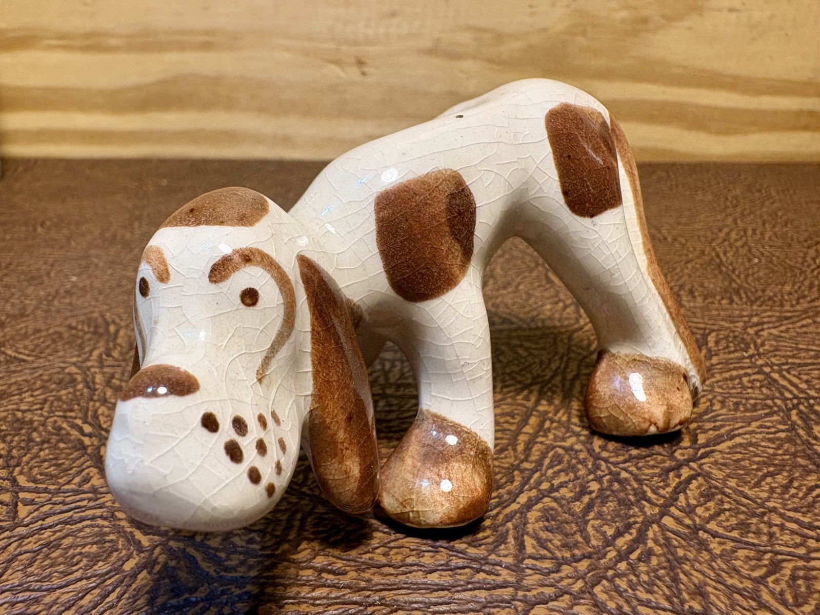 Vintage Hillbilly Hound Dog Lifting Leg Ceramic Figurine