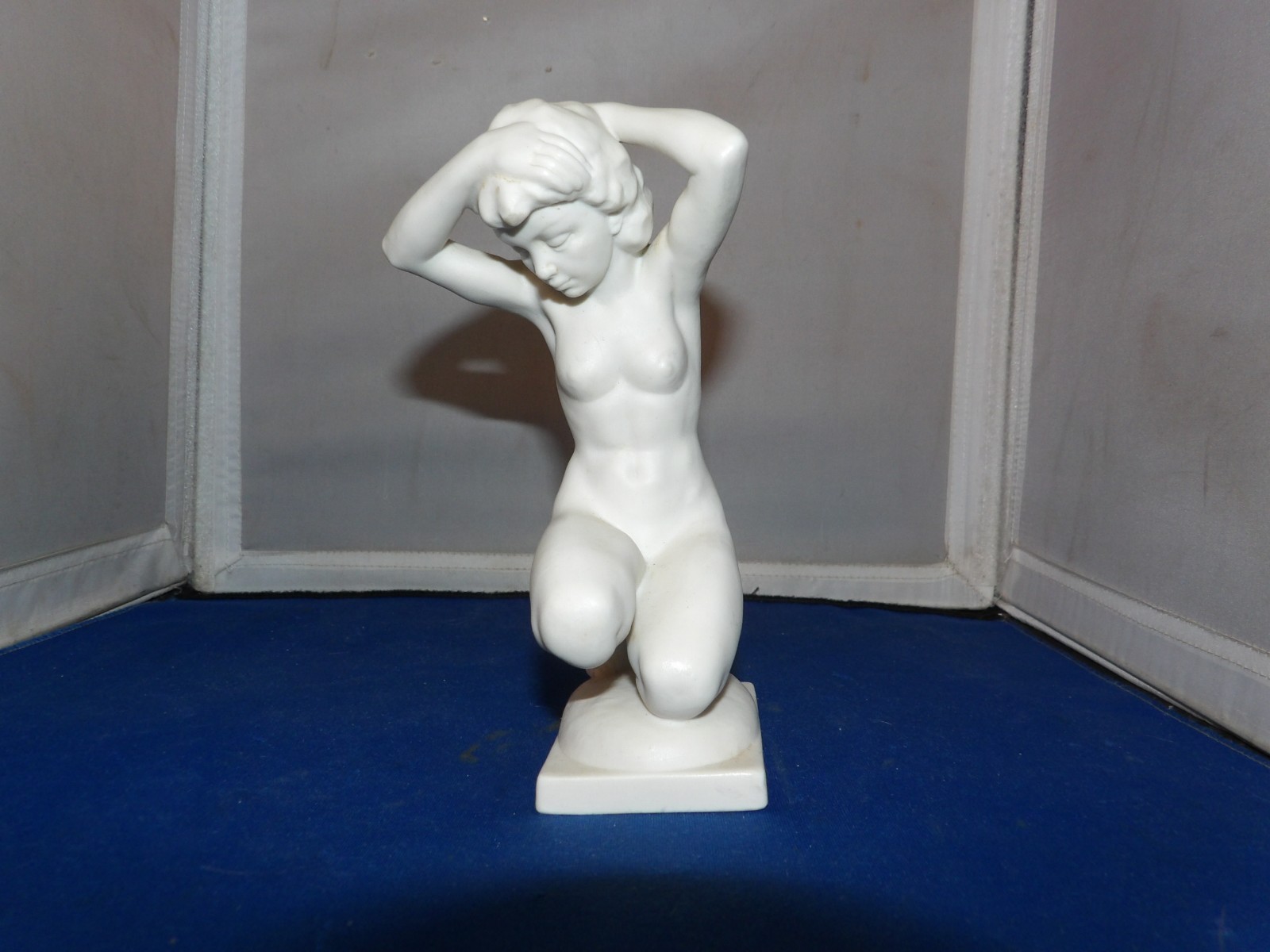 Karl Tutter Hutschenreuther Porcelain After the Bath Nude Woman Figurine 3665B