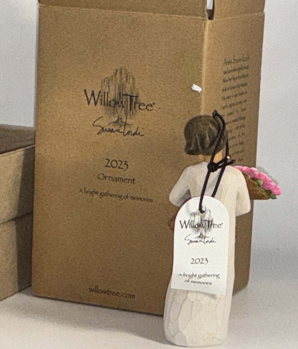 Willow Tree Susan Lordi 2023 Ornament A Bright Gathering Of Memories