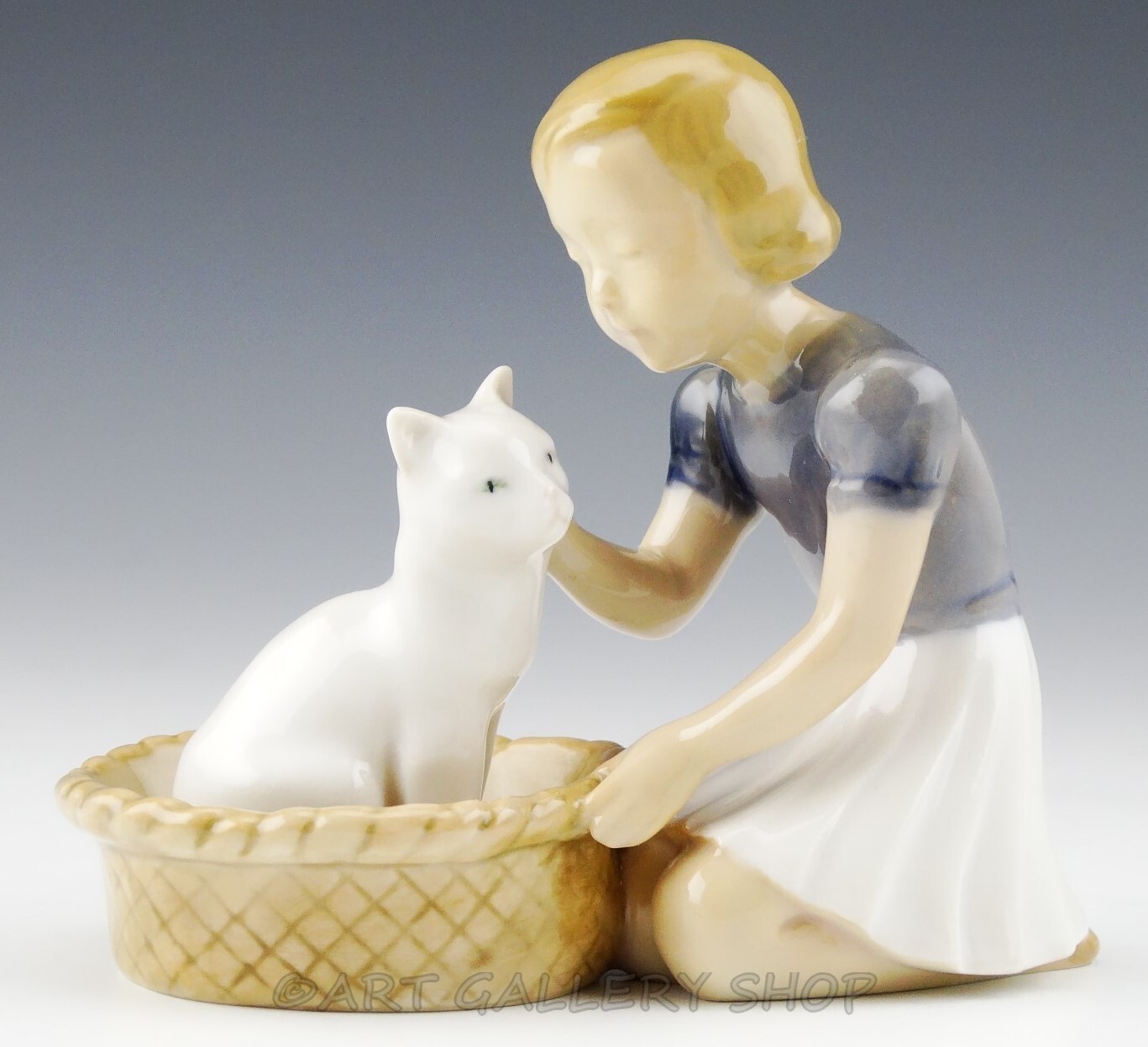 Bing & Grondahl B&G Denmark Copenhagen #2249 GIRL WHITE KITTEN CAT BASKET Mint