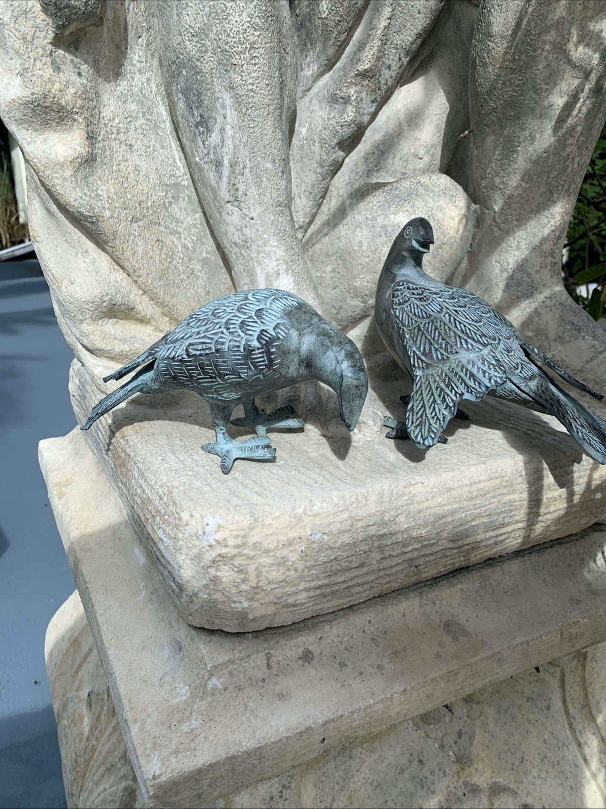2 Bronze Bird Statues Figurines Pigeons Vintage Doves Pair