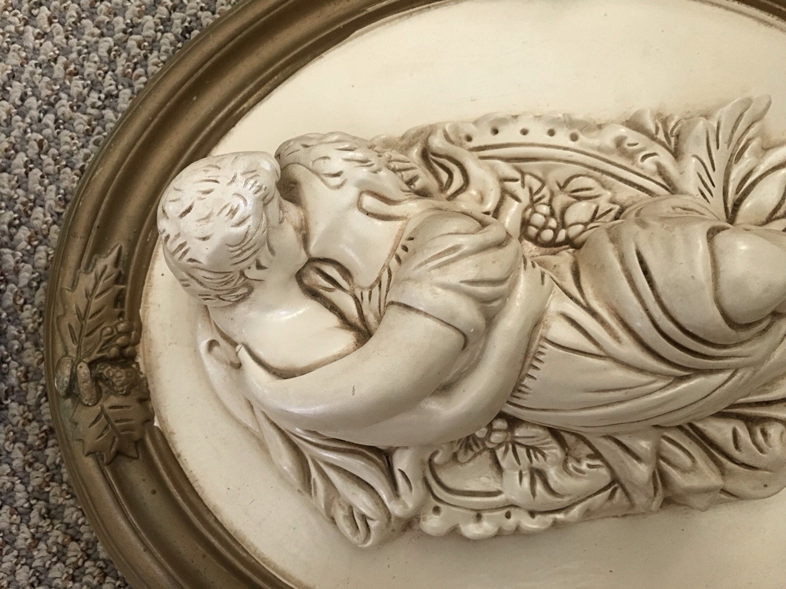 VINTAGE ROMANTIC BAS RELIEF ROMAN “ENTWINED LOVERS” 16” OVAL WALL PLAQUES L👀K !