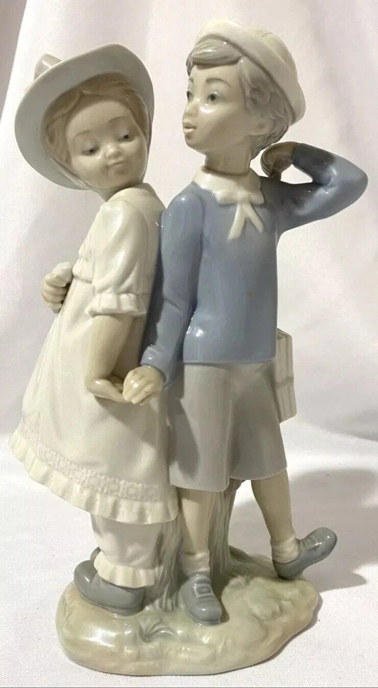 RETIRED Lladro Boy & Girl Holding Hands Porcelain Figurine “Puppy Love” #1127
