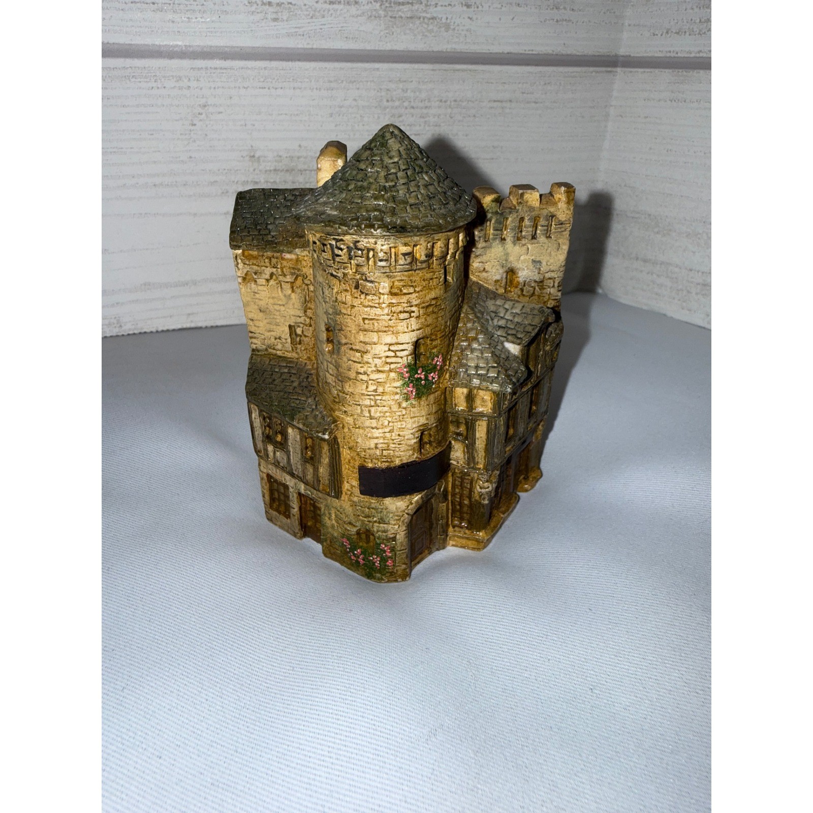 Carlton Hand Painted Miniature Castle Tower Figurine Medieval Village 210517
