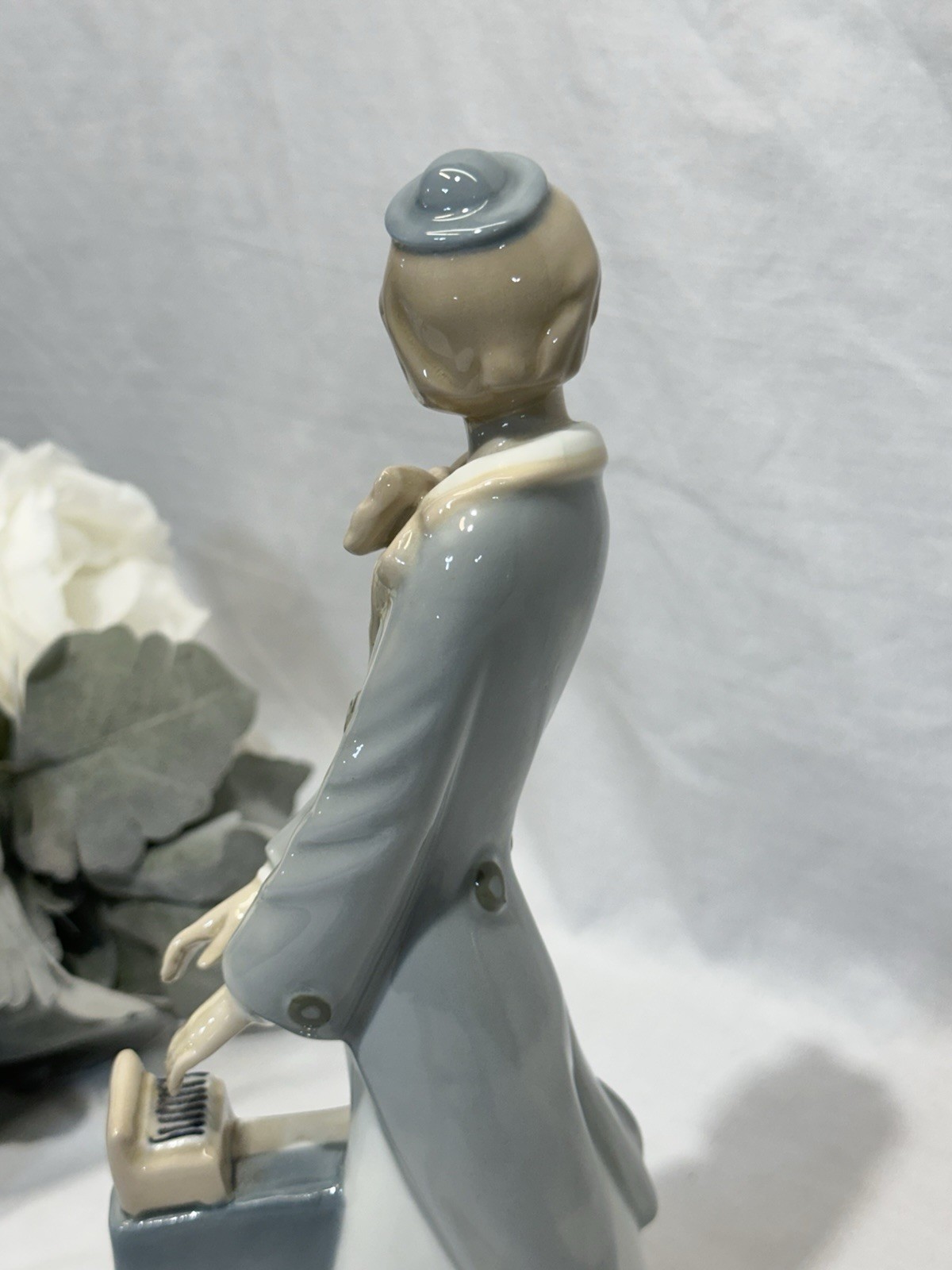 Casades Porcelain Clown Figurine w/Domino & Piano 10 1/2” Made In Spain