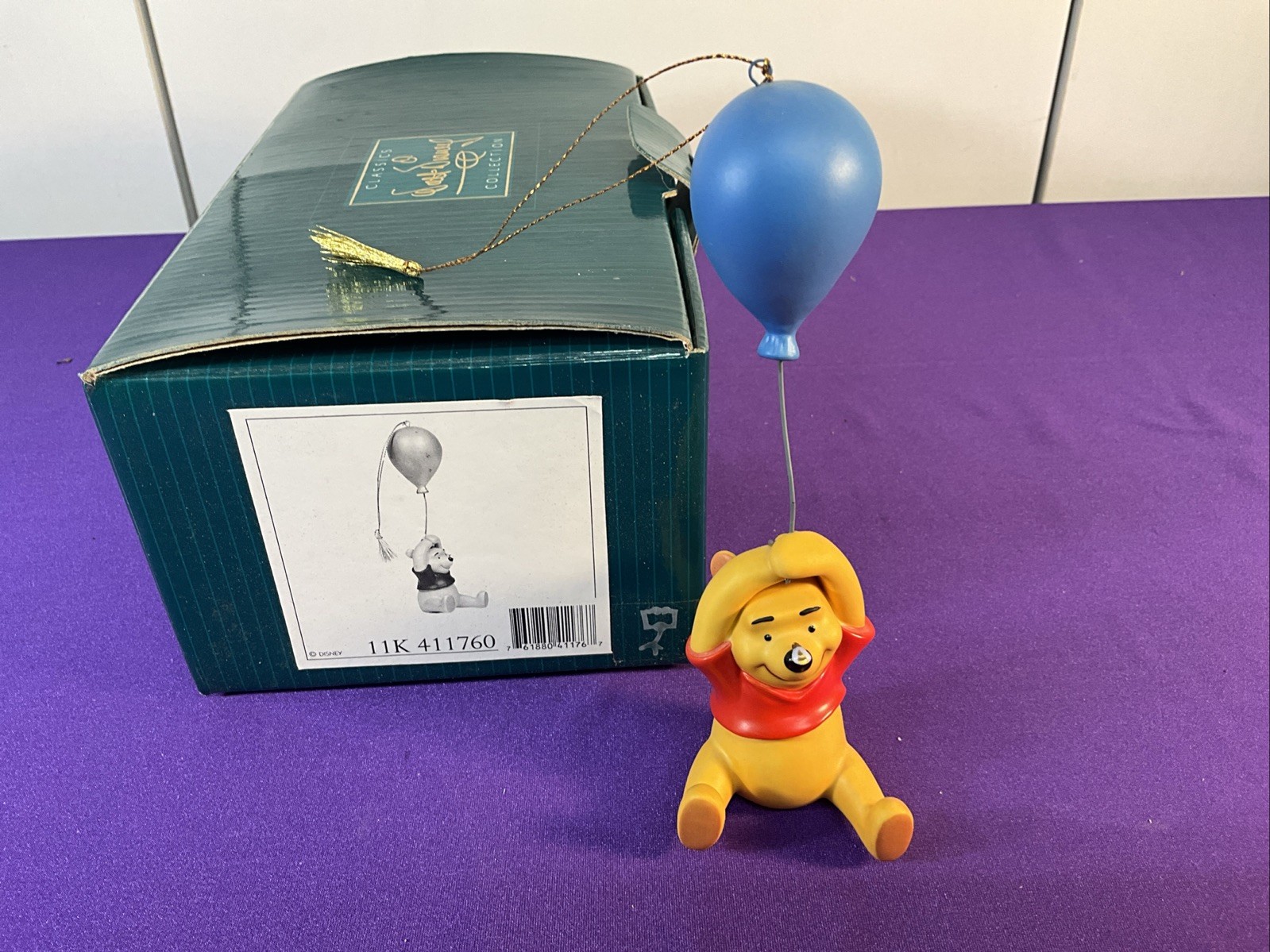 WDCC WINNIE THE POOH AND THE HONEY TREE, TIME FOR SOMETHING SWEET, COA BOX(D143)