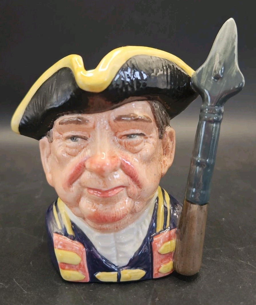Vintage Royal Doulton Gardsman Williamsburg Mini 4” Toby Mug Soldier Minuteman