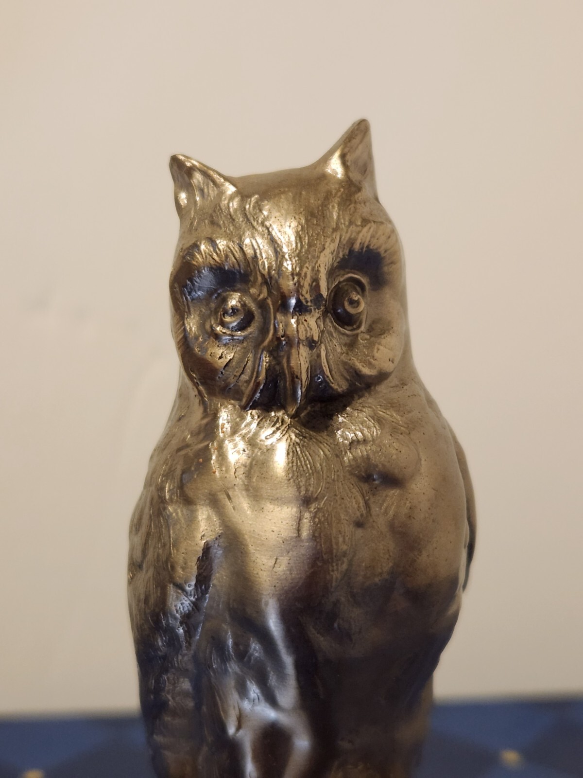 BEAUTIFUL VINTAGE 4.75″ PEWTER OWL FIGURINE OWL SITTING ON SACK OF BOOKS HEAVY