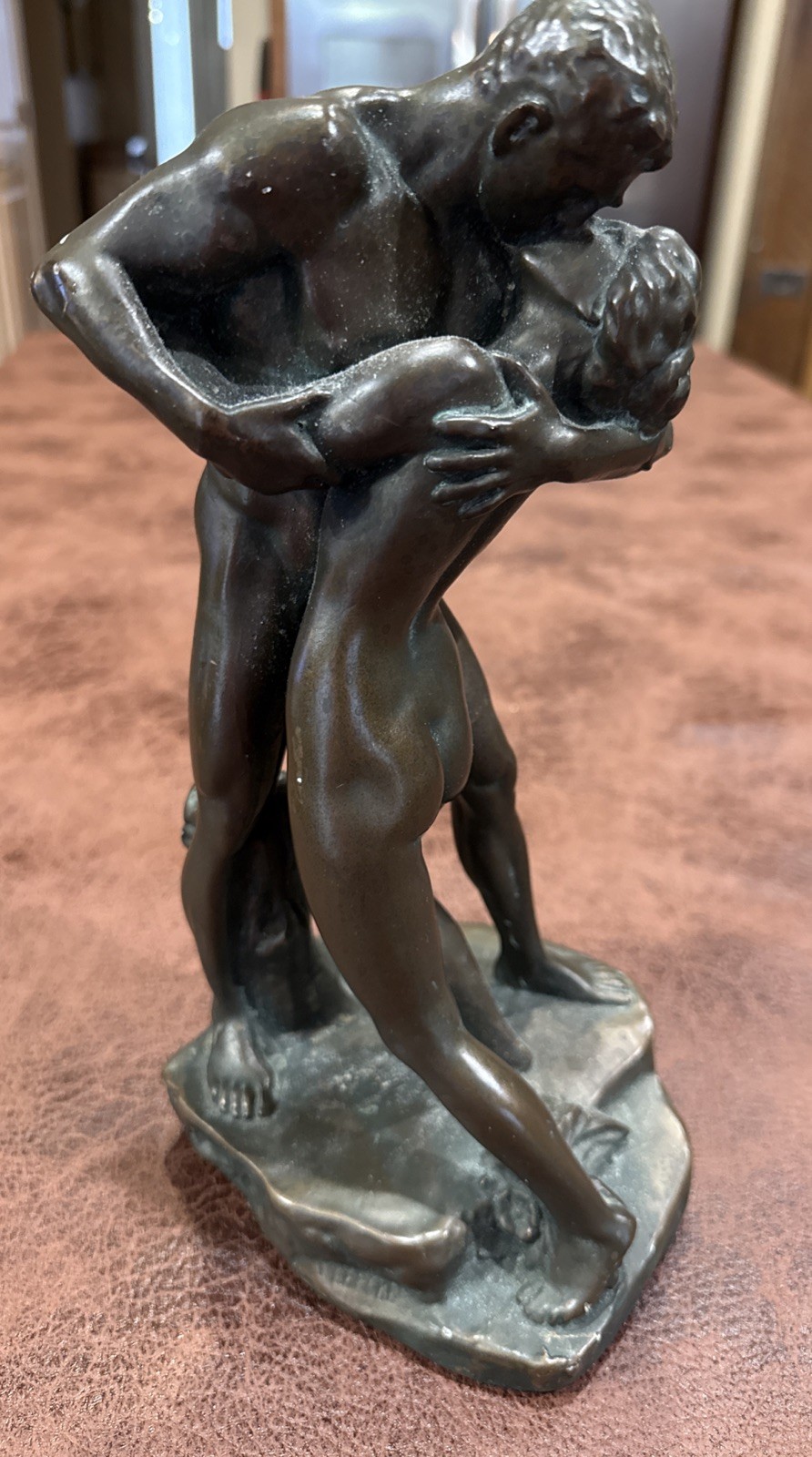 VINTAGE MARWAL STATUE ROMANTIC COUPLE THE KISS SCULPTURE – 11.5”