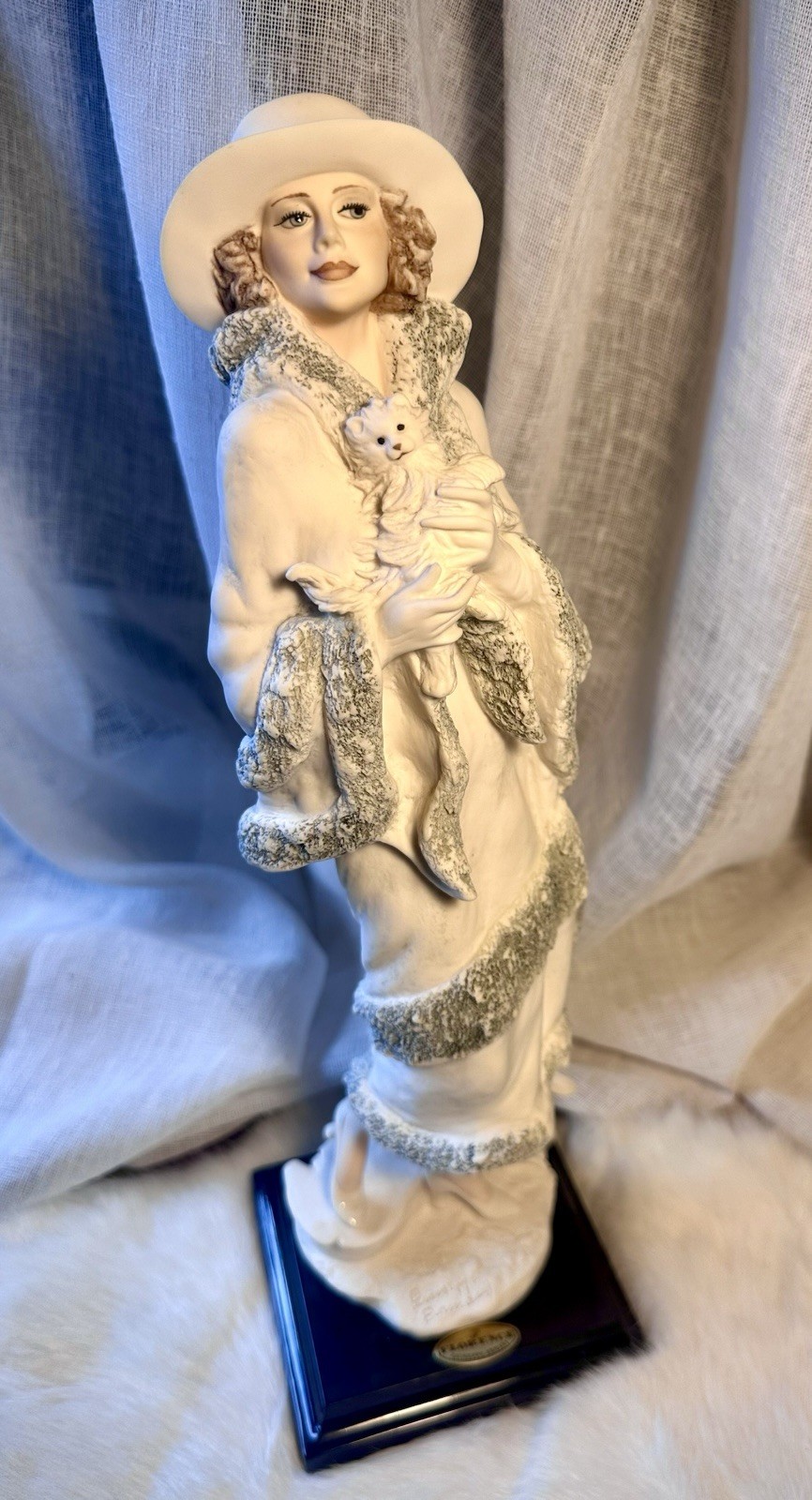 Giuseppe Armani Capodimonte Holly Figurine 0191F Sculpture Florence Italy Statue