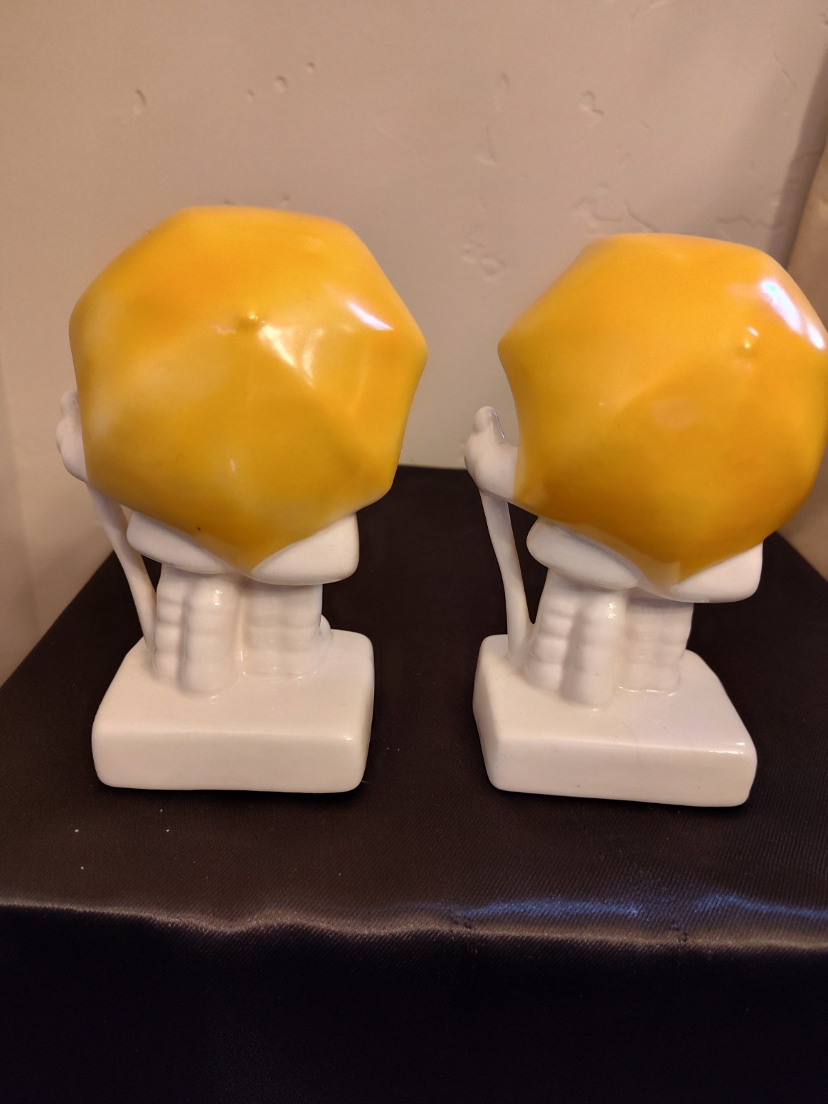 Knox Imperial Pair Of Figurines Of Boy &Girl Under An Umbrella, Approx. 6″ Tall.