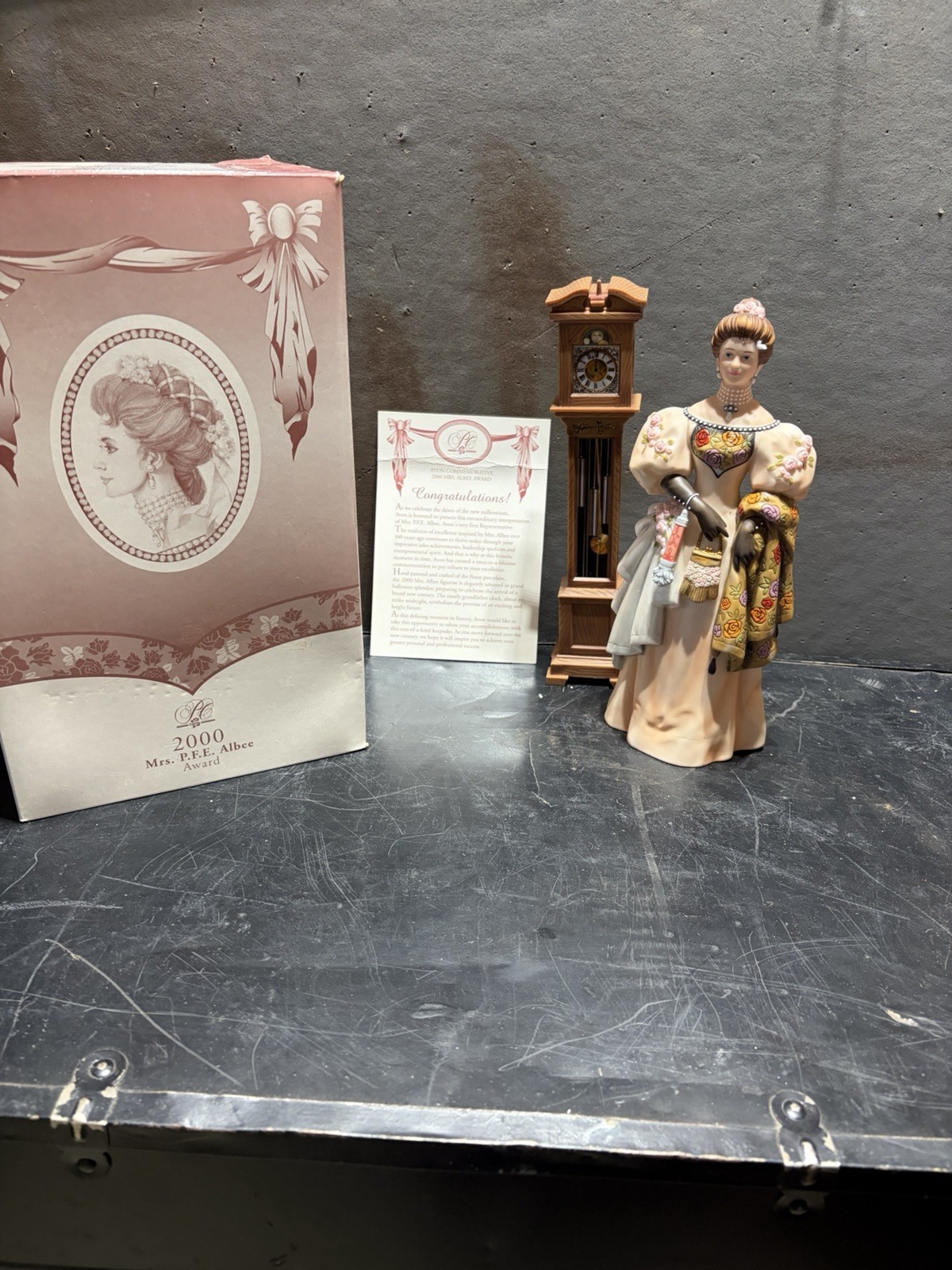 Lladro Mrs. P.F.E. Albee Award Porcelain Figurine 2000 Hand Painted Boxed