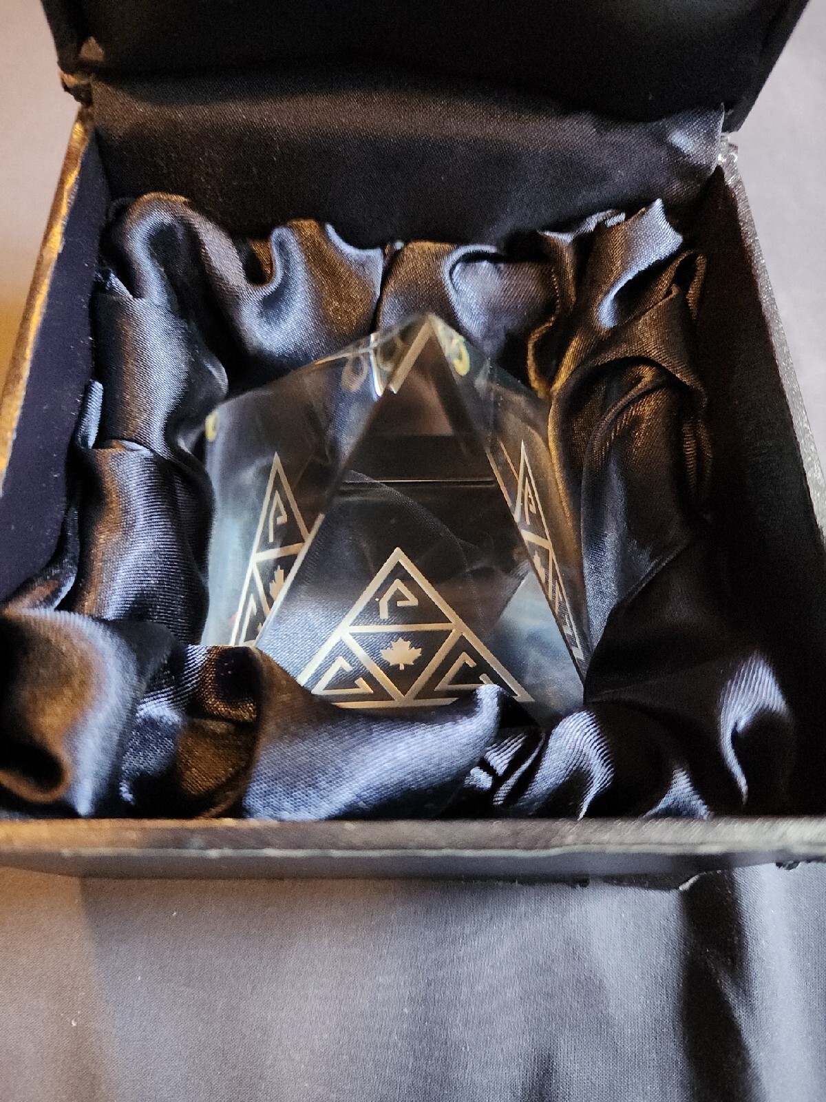 Clear Crystal Pyramid 4″ with Gift Box MAPLE LEAF, High Quality, see photos