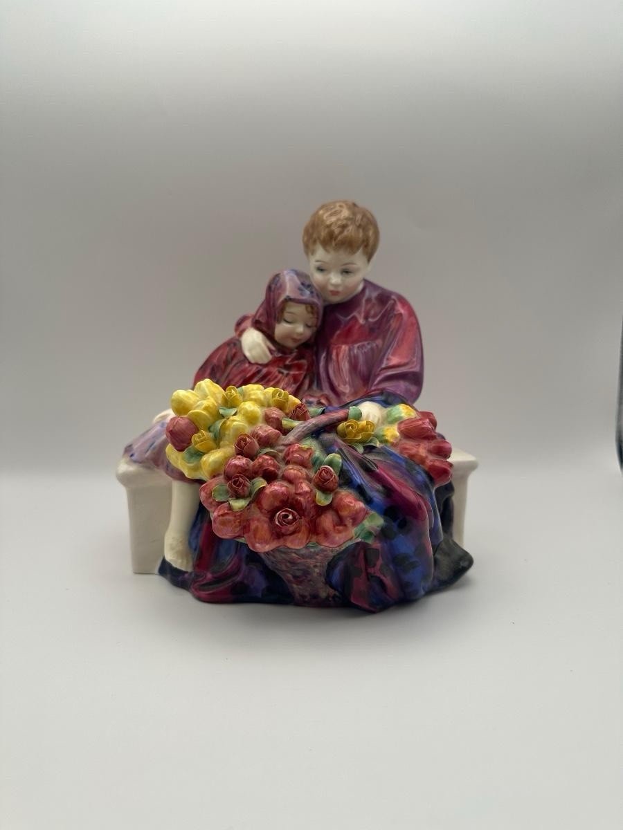 ROYAL DOULTON Flower Seller’s Children HN1342-Retired 1993-Street Vendor Series