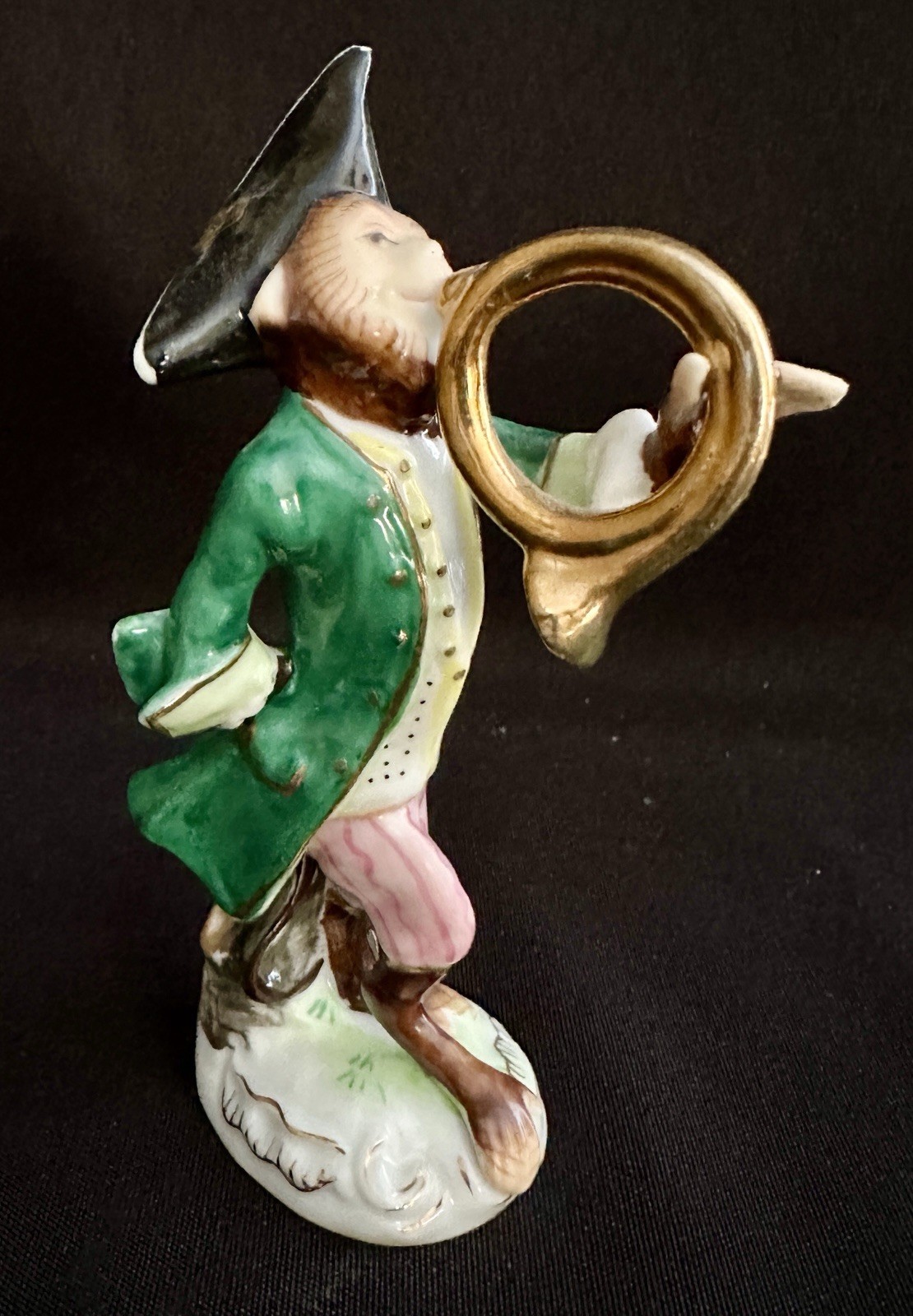 19thC ALFRED VOIGT SITZENDORF 4-5/8″ FRENCH HORN MONKEY BAND MUSICIAN FIGURINE