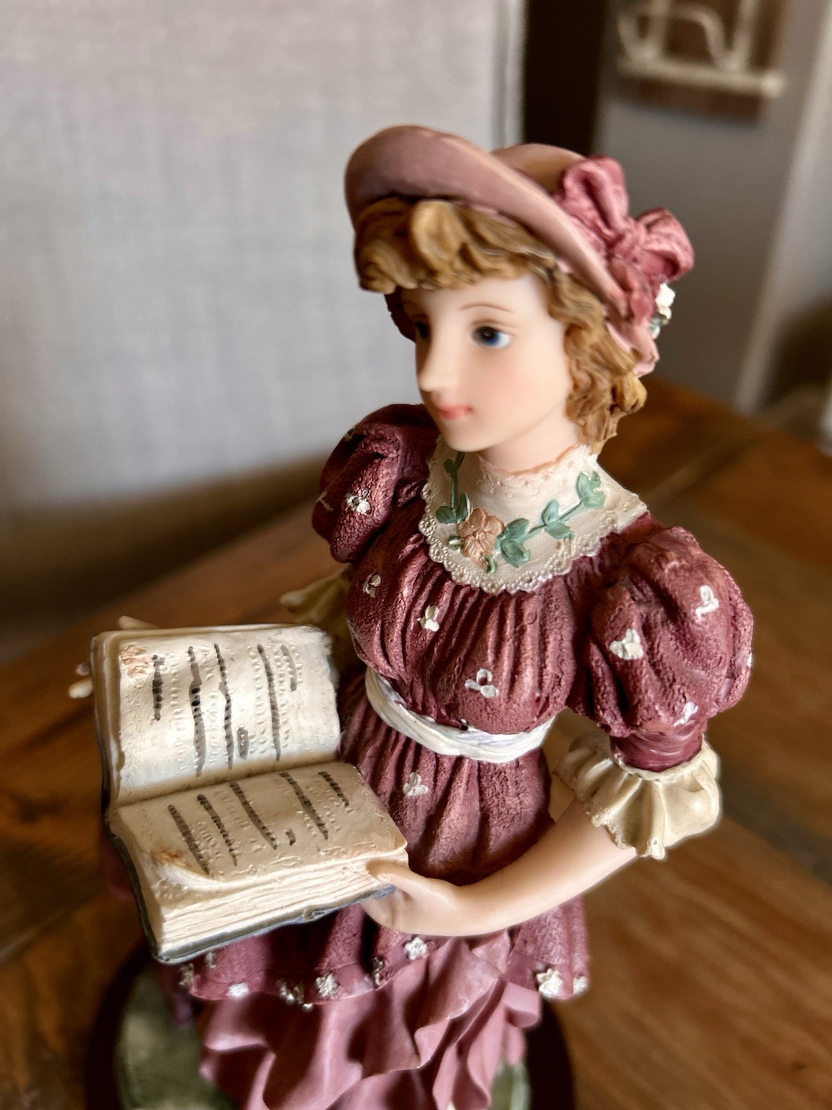 Montefiori Collection Victorian Figure By Turtle King Corp.