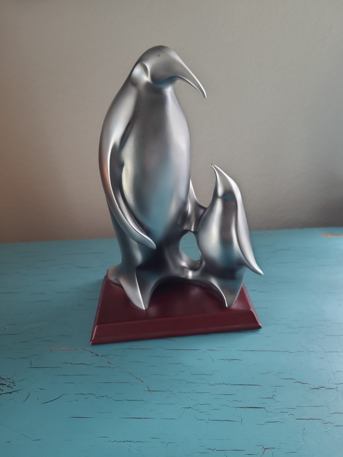 Herco Gift Professional Emperor Penguin & Baby Figurine Silver Wood Base