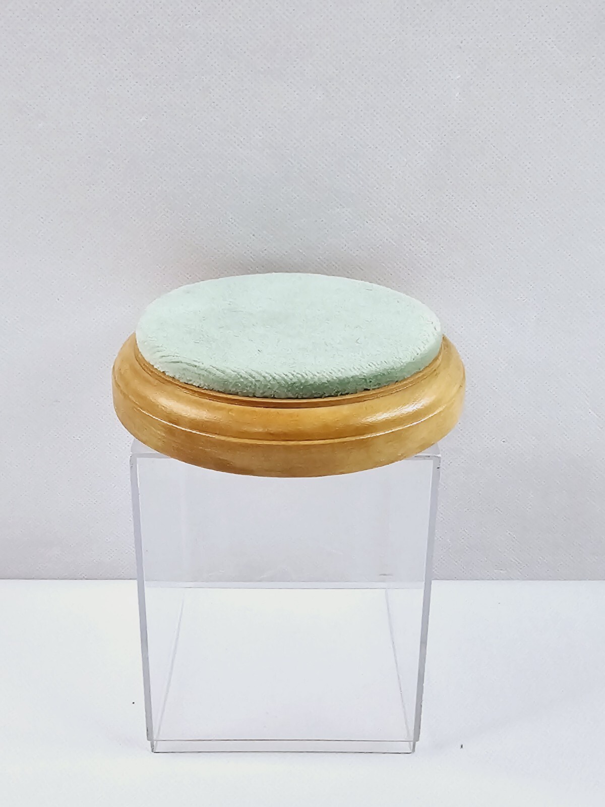 3 3/4″ Round Felt Covered Wooden Figurine Stand Base