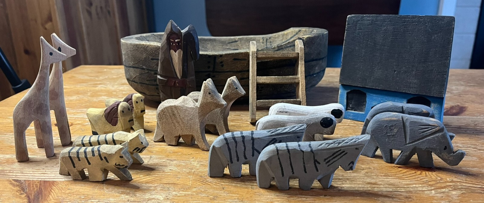 Vintage Noah’s Ark Hand Carved Wood Folk Art Primitive Animals 18 Piece Set