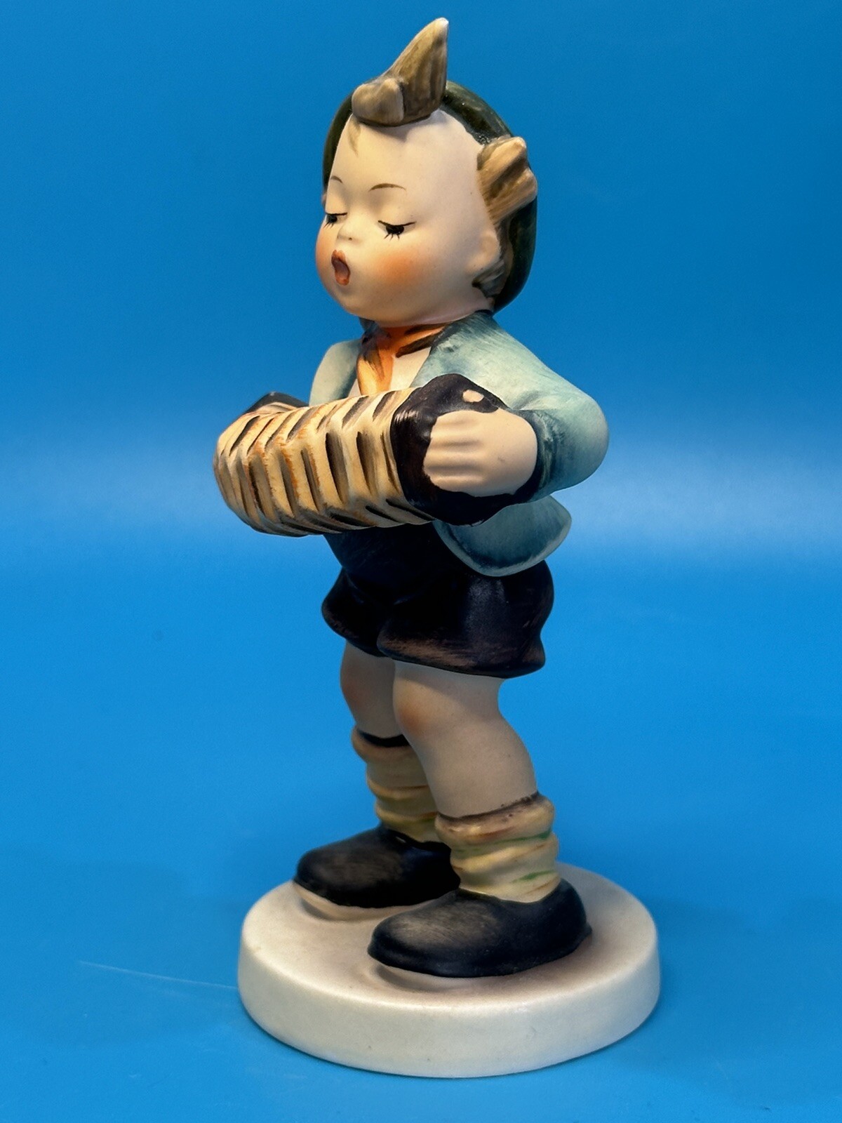 Vintage Goebel M.I. Hummel Figurine “Accordion Boy” Hum 185 TMK-3 West Germany