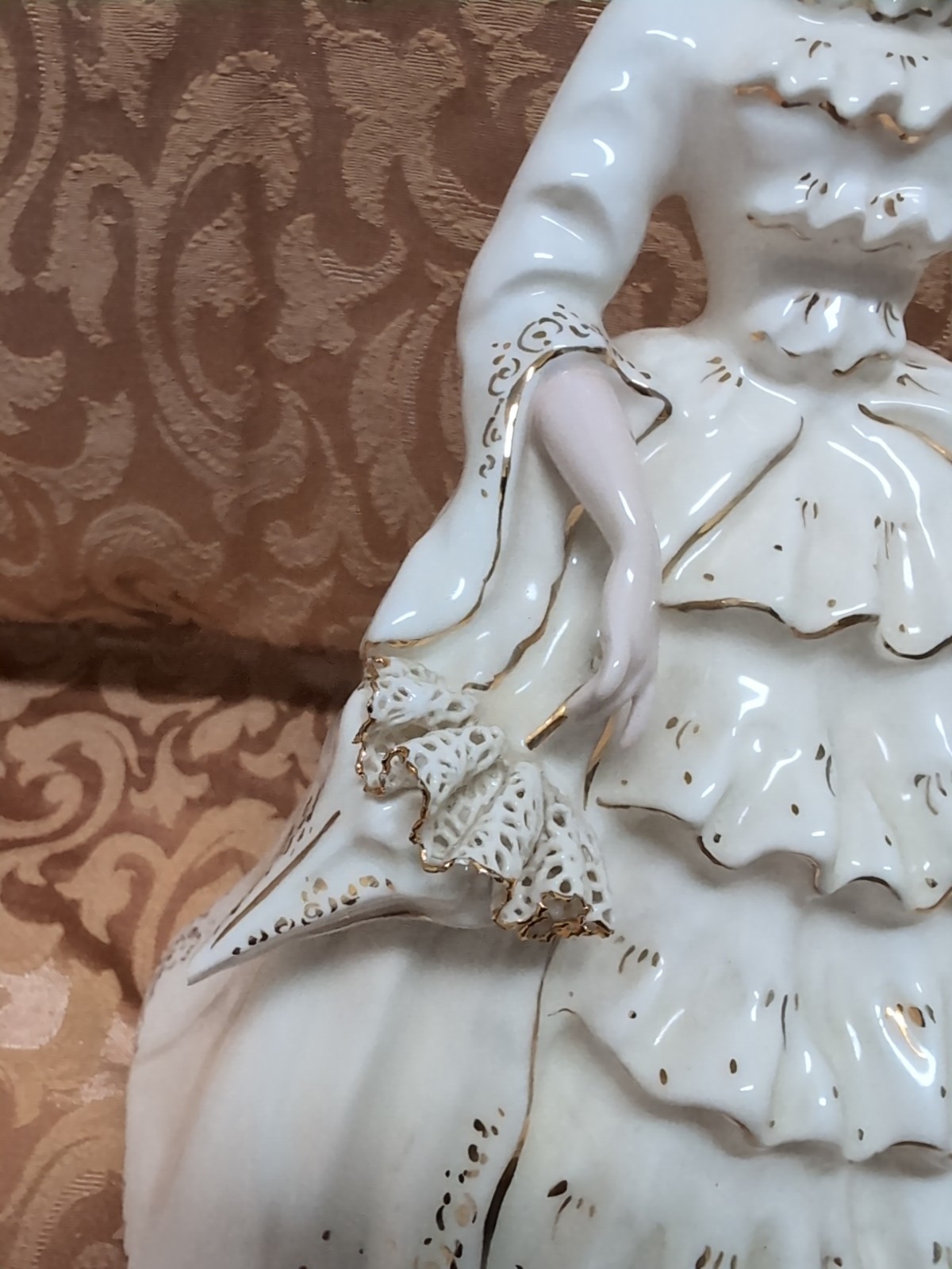 Lovely Florence Ceramics Pasadena ” Charmaine” White & Gold