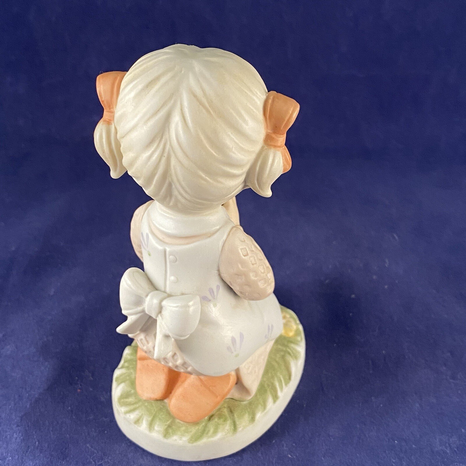 HOMCO PORCELAIN GIRL FIGURINE PRAYING IN THE GARDEN #1452