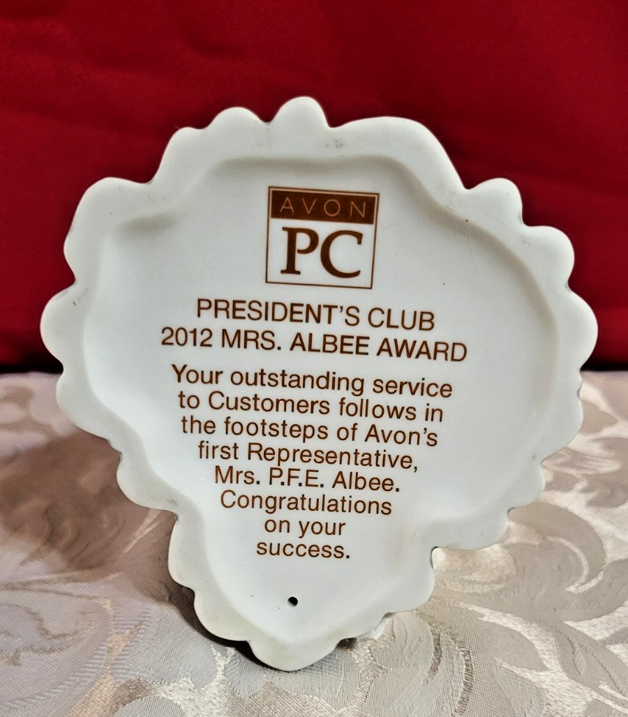 AVON 2012 MRS. ALBEE PRESIDENT’S CLUB AWARD Porcelain Sunflower Lady w/ Umbrella