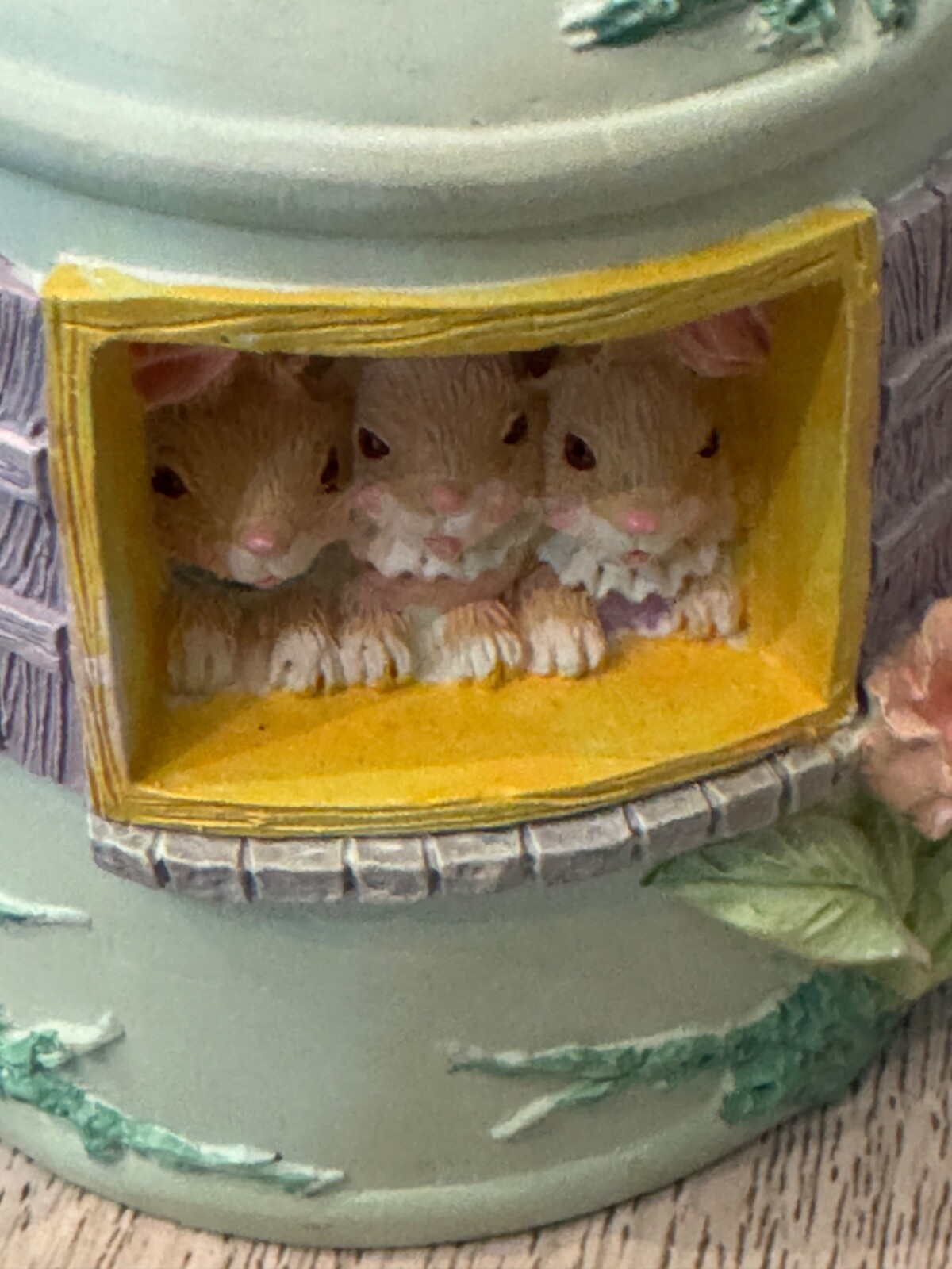 Vintage Russ Berrie Li’l Cozy Cottage Watering Can Easter Bunnies Figurine & Box