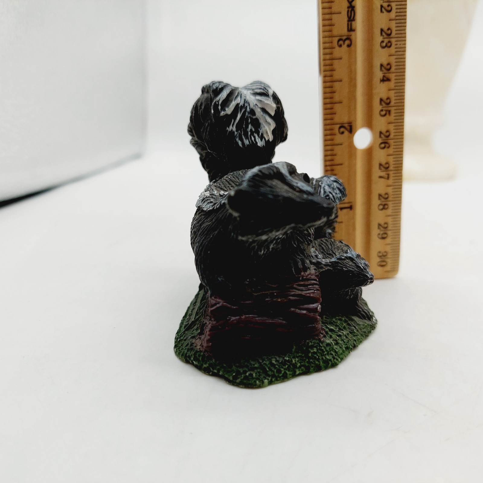 Skunk Figurine Parent And Baby Resin Jada Capital 2.5″