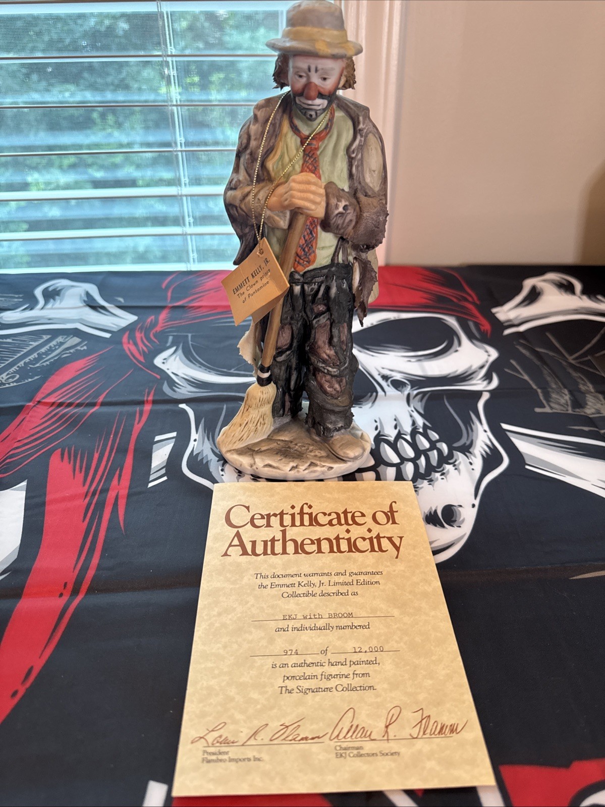 RARE Emmett Kelly Jr SWEEPING UP Clown Figurine Hand Painted W/ COA 974/12000