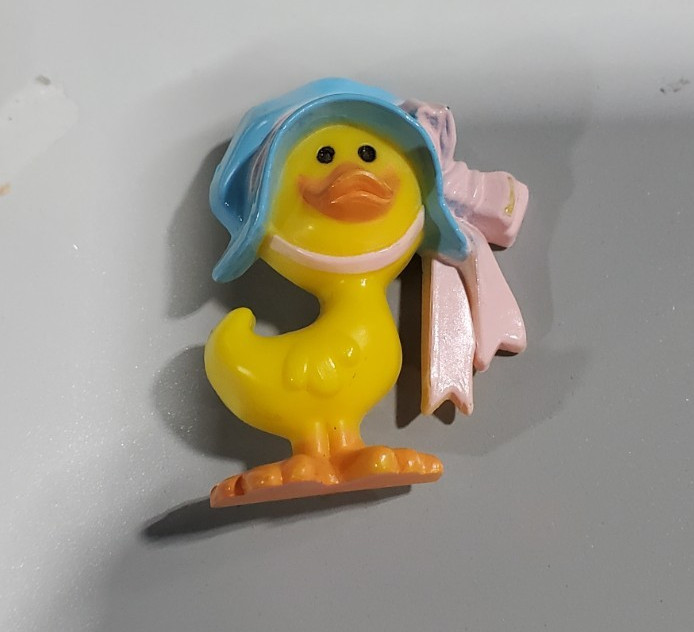 Hallmark Rare Yellow Duck with Blue Bonnet Easter Lapel Pin