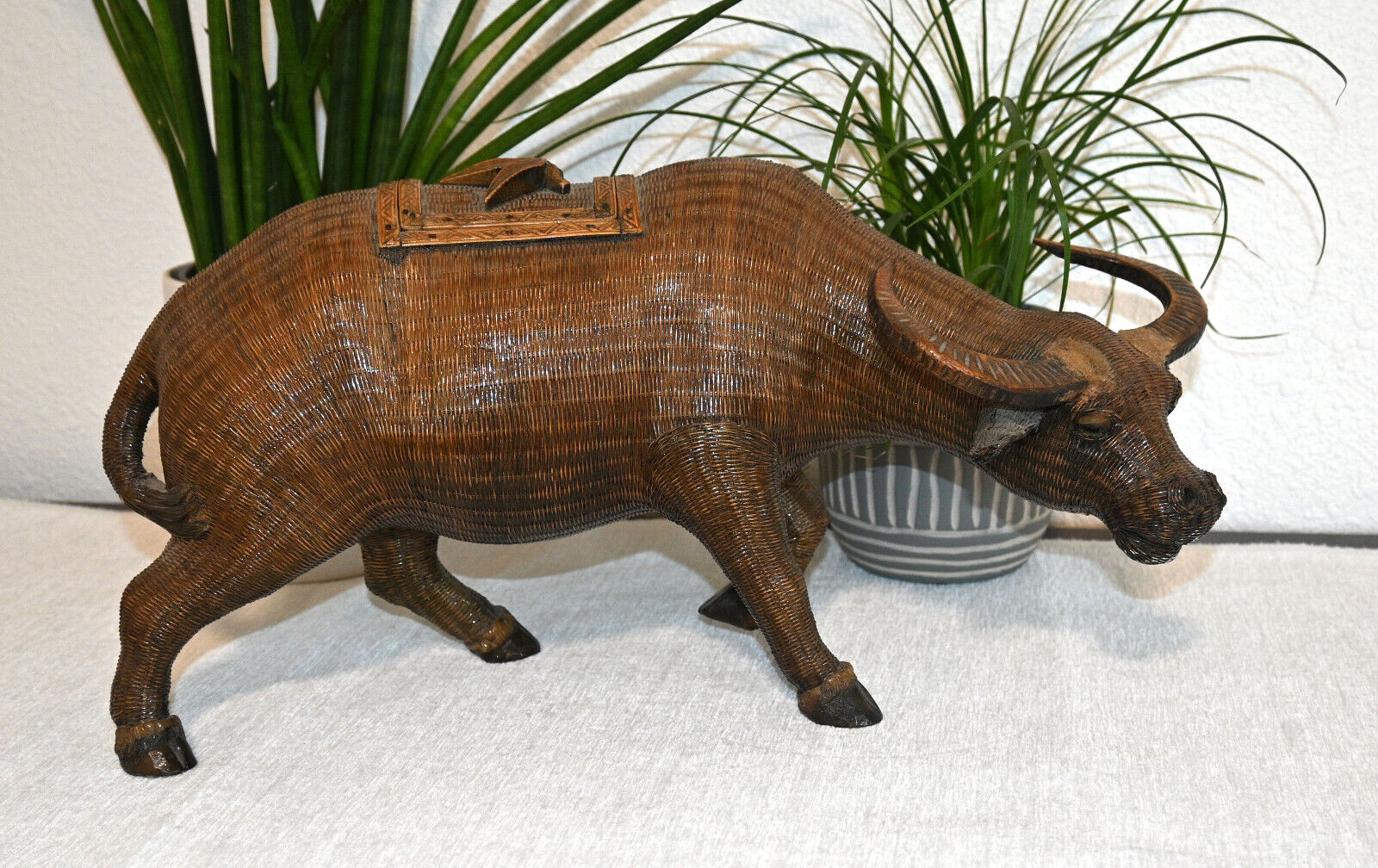 Vtg Chinese Shanghai Handicrafts Handwoven Wicker Carabao Buffalo Basket Box Lid