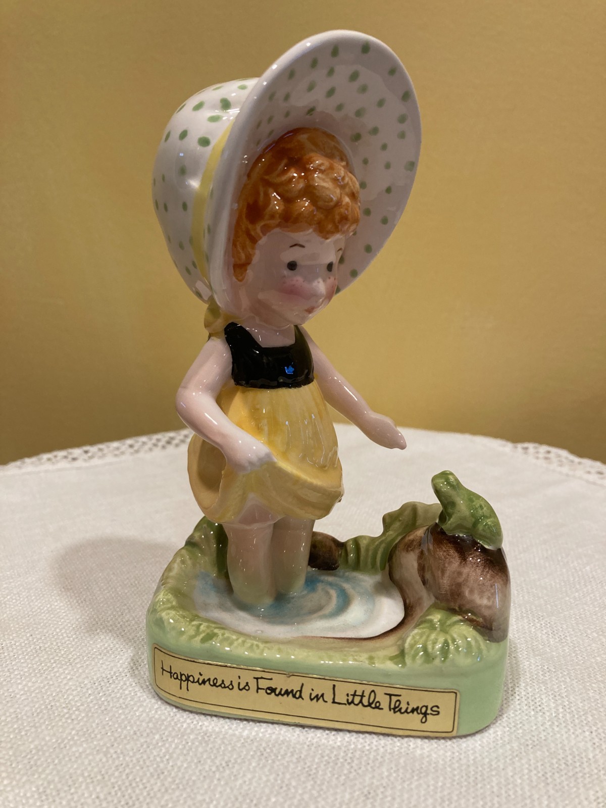 Vintage 1971 American Greetings Red Head Girl w/ Bonnet Happiness Figurine
