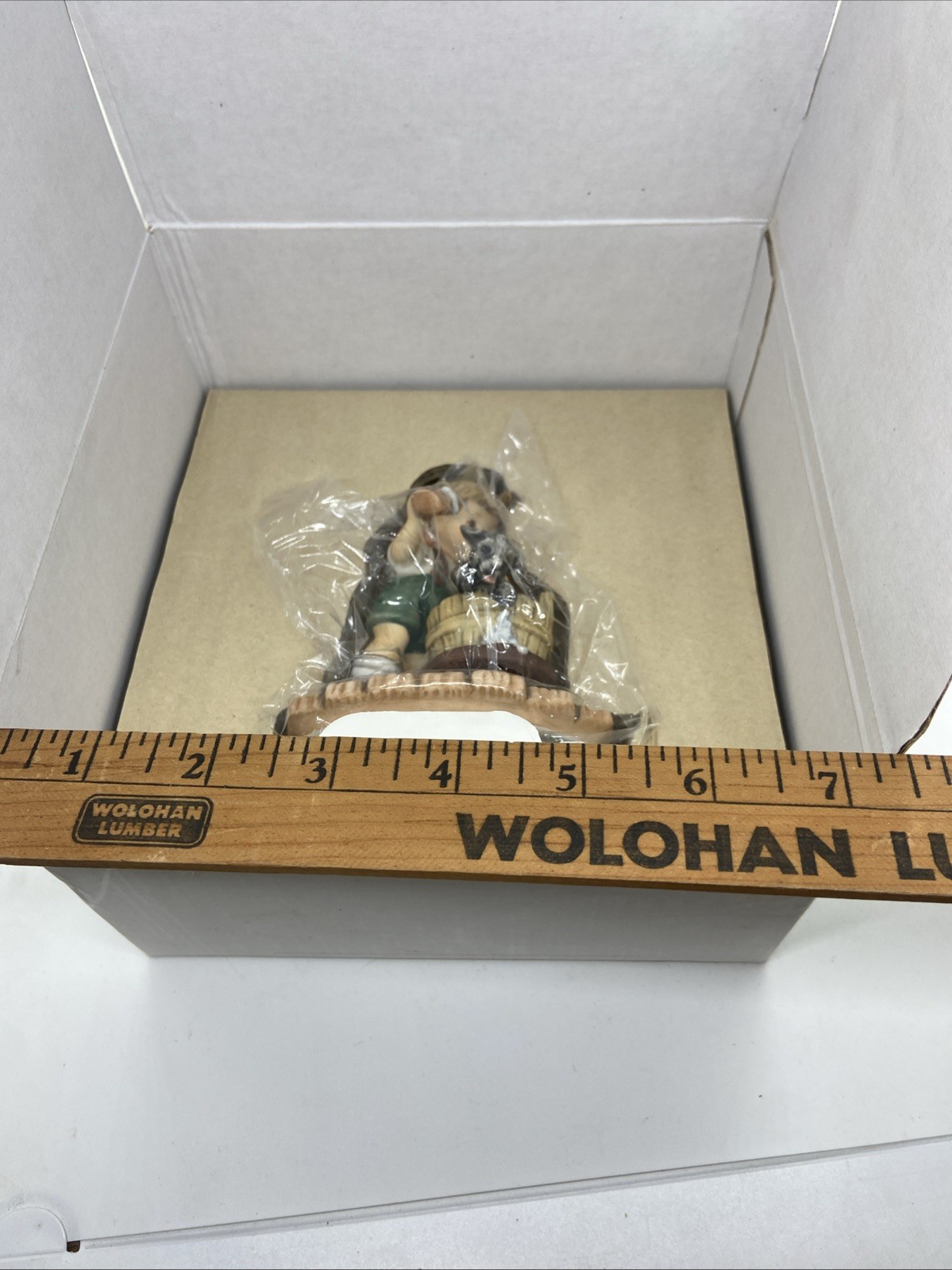 Hummel Figurine Big House Cleaning Girl Scrubbing Floor w/Brush New In Box