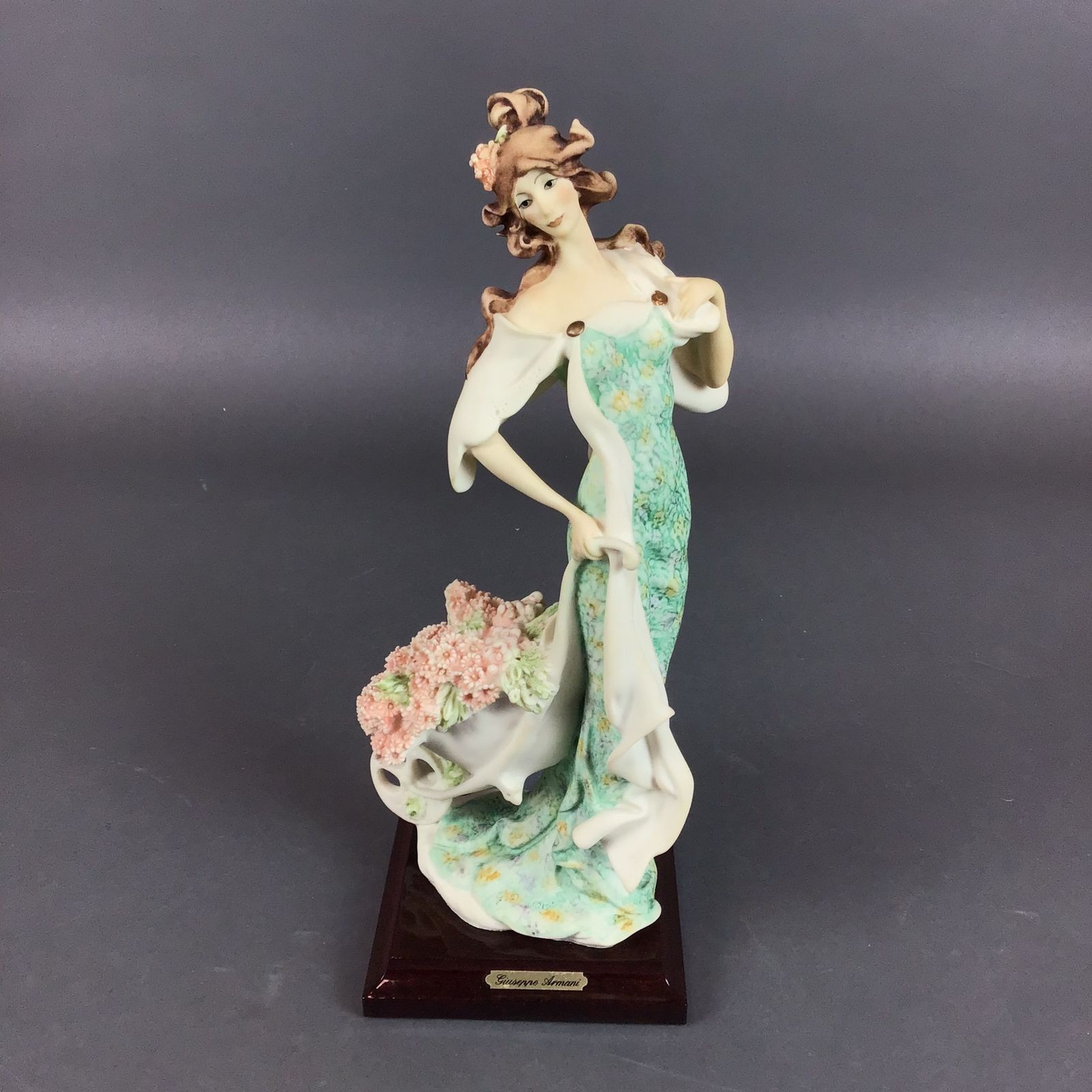 Giuseppe Armani Florence Girl with Flowercart Figurine – Lot 99