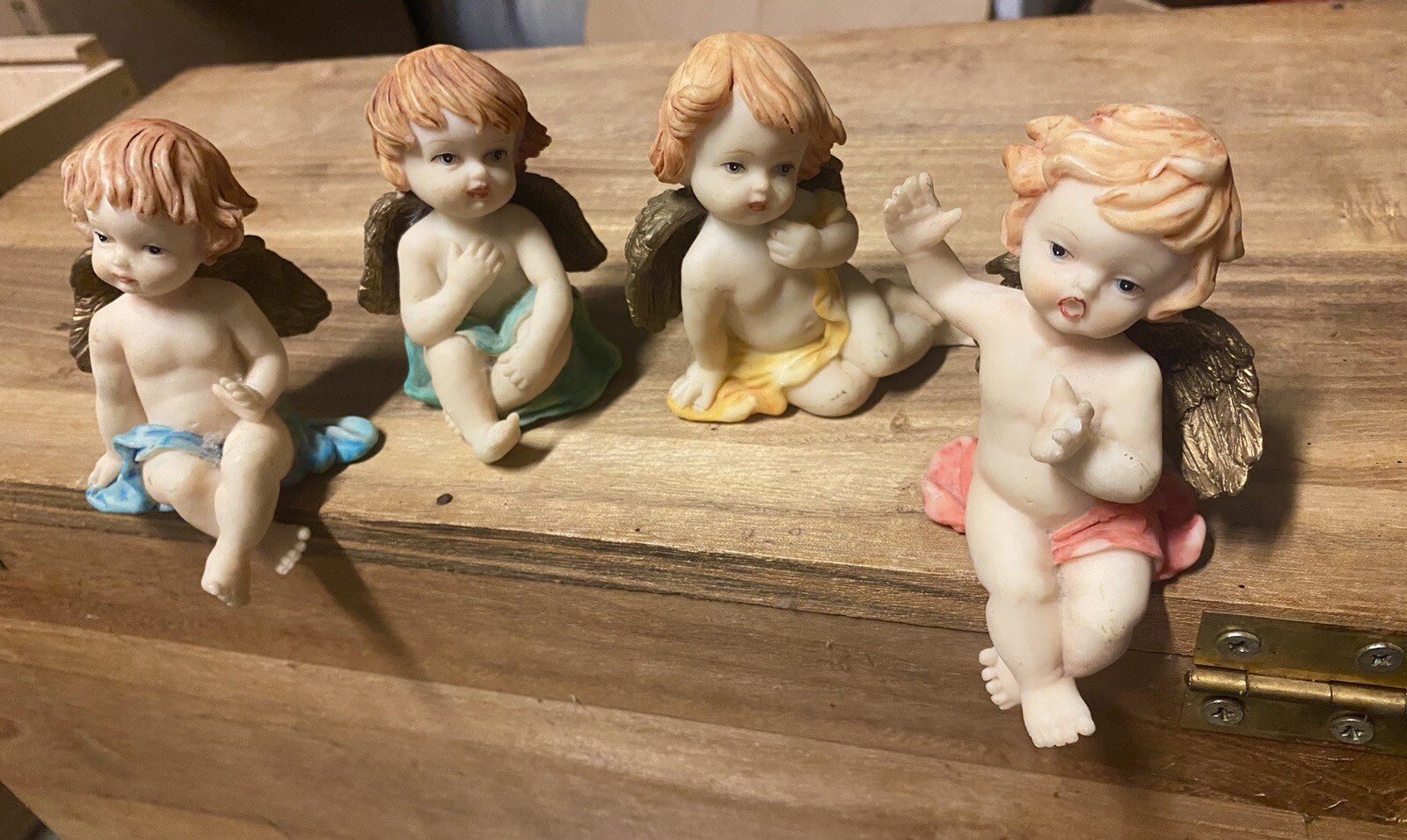 4 Adorable Vintage Turtle King Angel Cherubs Decor Resin. 1 Has Finger Broken
