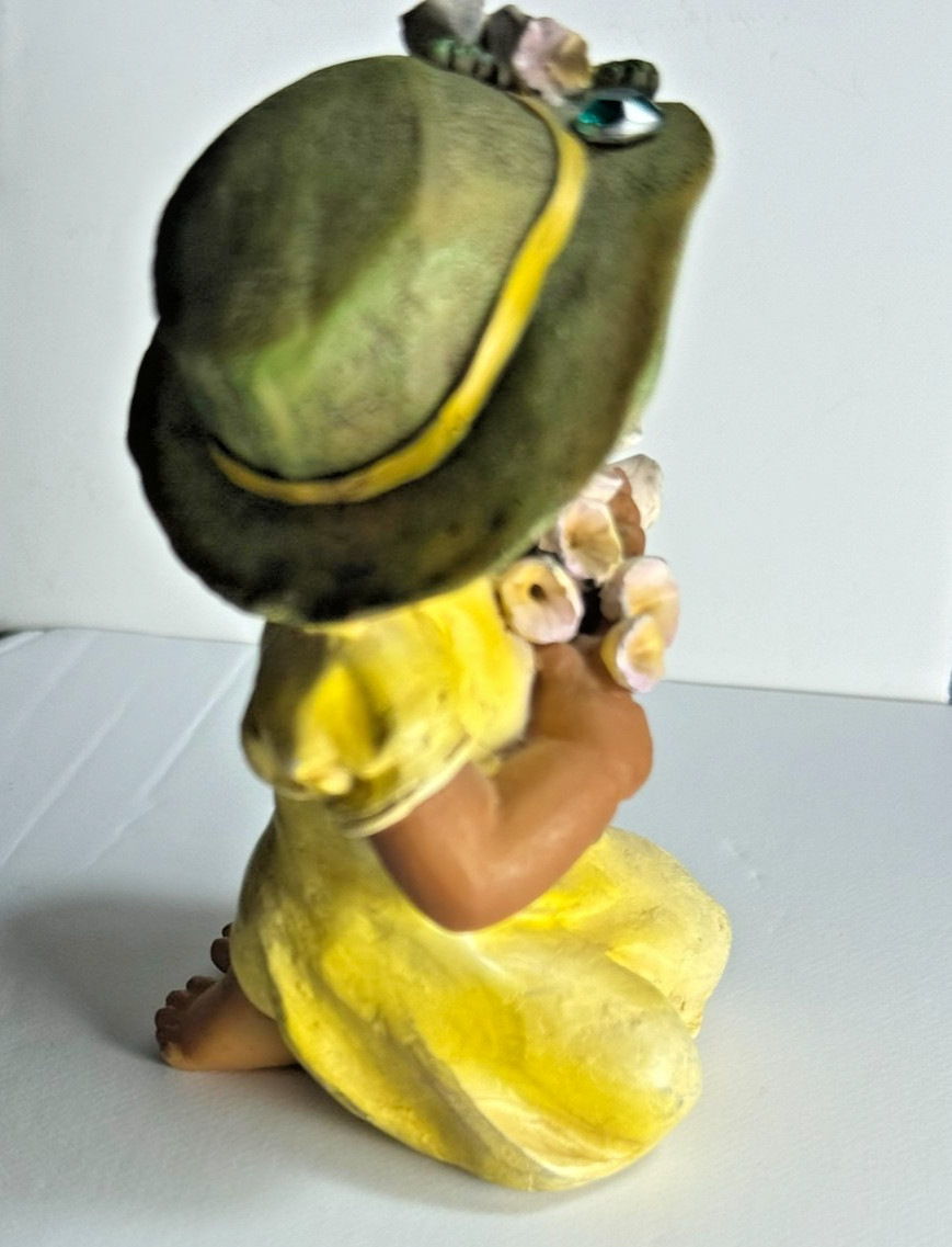 Young’s 1999 African American May Birthstone Flower Figurine Lily Valley 2″