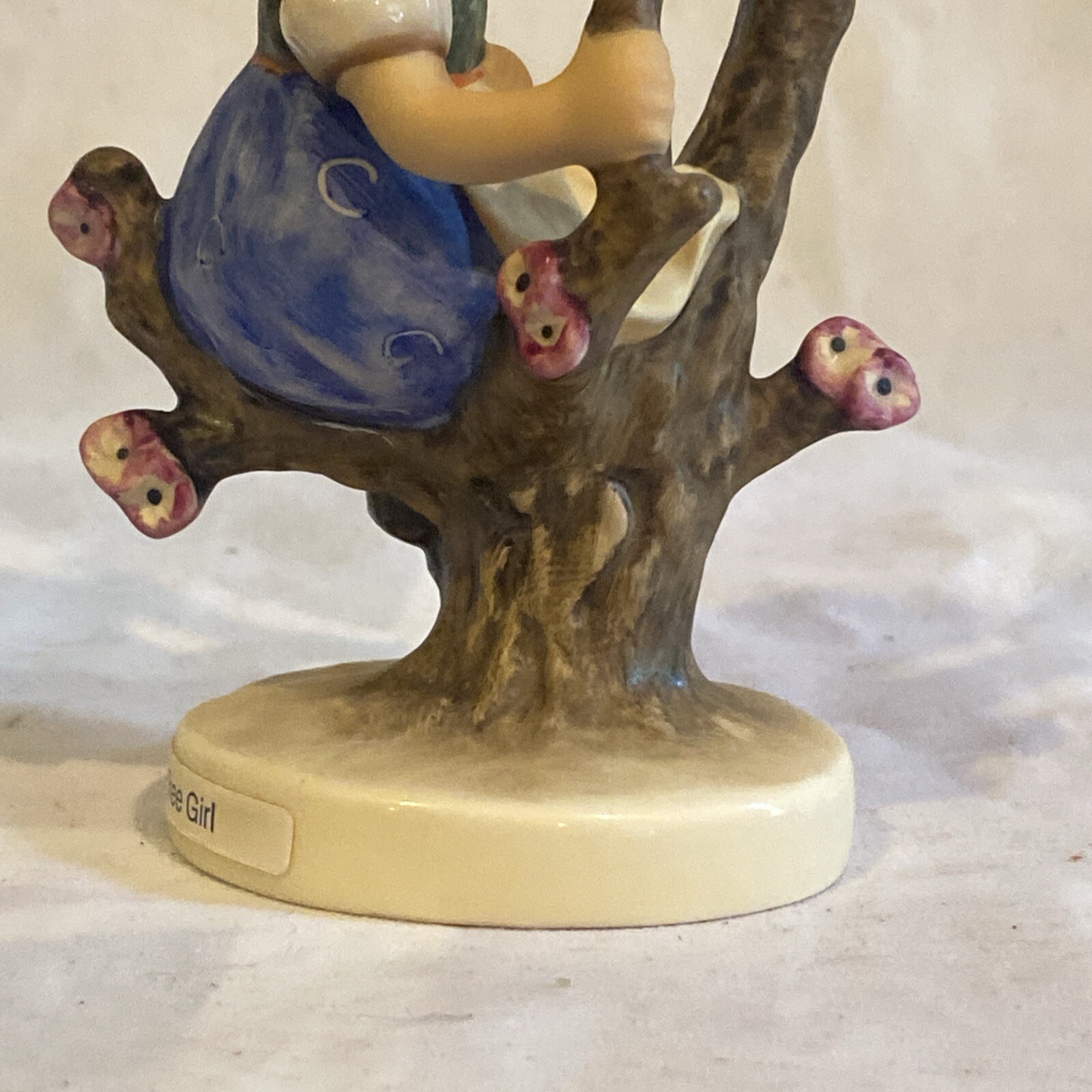 “Apple Tree Girl” Goebel Hummel Figurine TMK5 #141 3/0 4 1/8” Tall