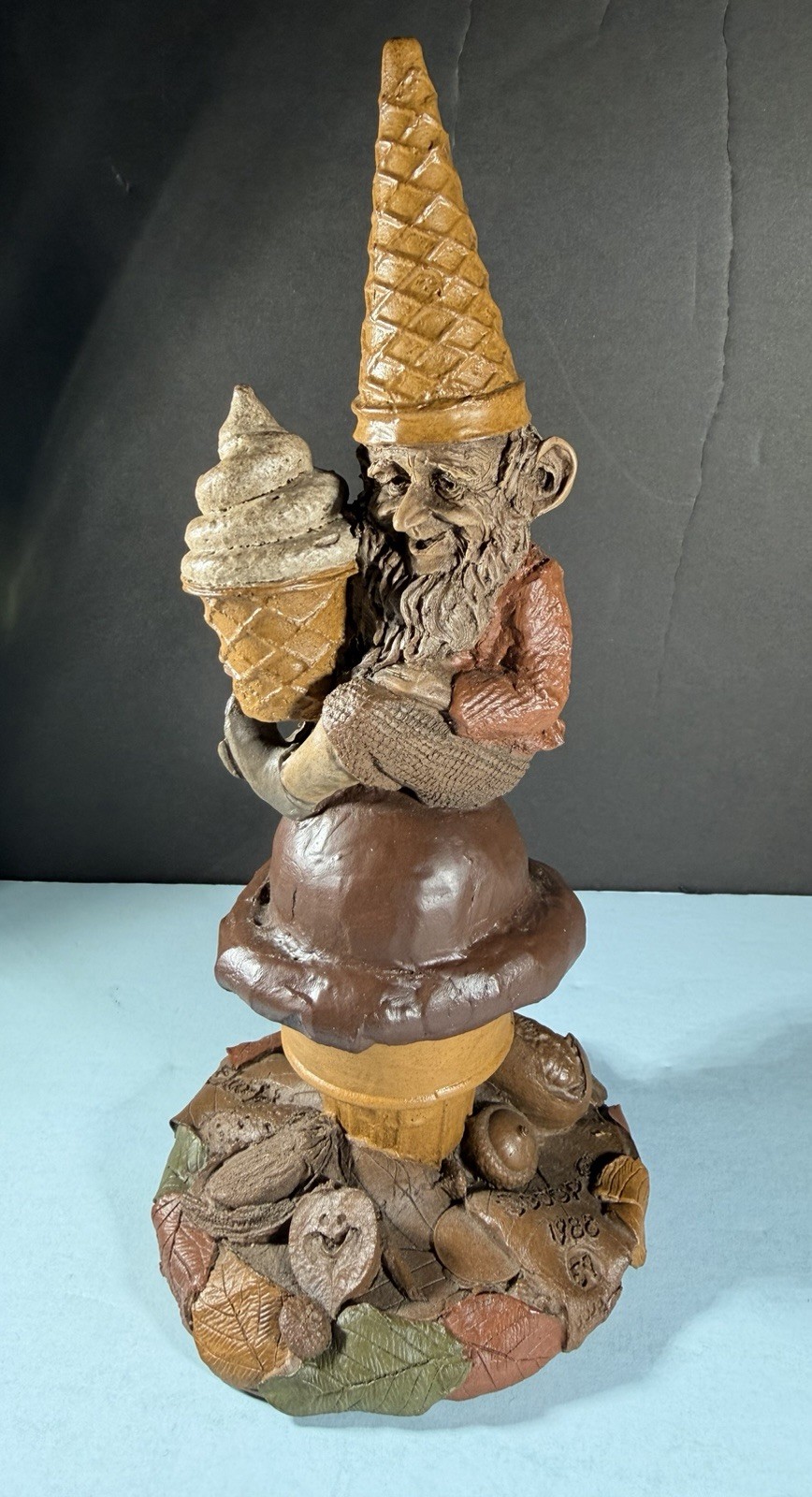 “Scoop” Tom Clark gnome figurine 9.5”