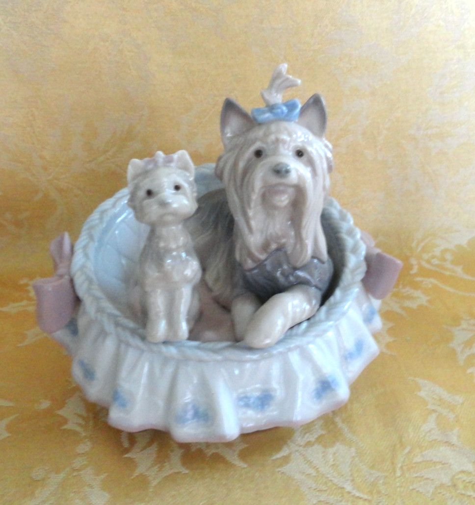 Lladro Porcelain Figurine Yorkshire Terrier Dogs Our Cozy Home 6469 Retired