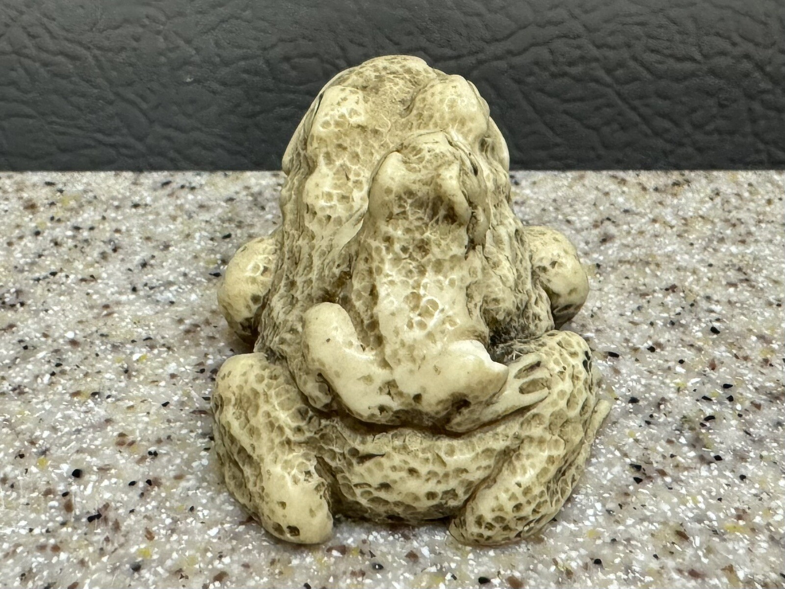 Vintage 1960s Wony Ltd. Frogs Resin Figurine 1”x1.5” Made in Italy in EUC
