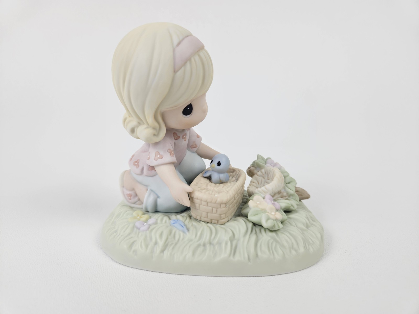 Precious Moments 2007 It Only Takes A Moment To Show You Care CC790001 Girl Bird