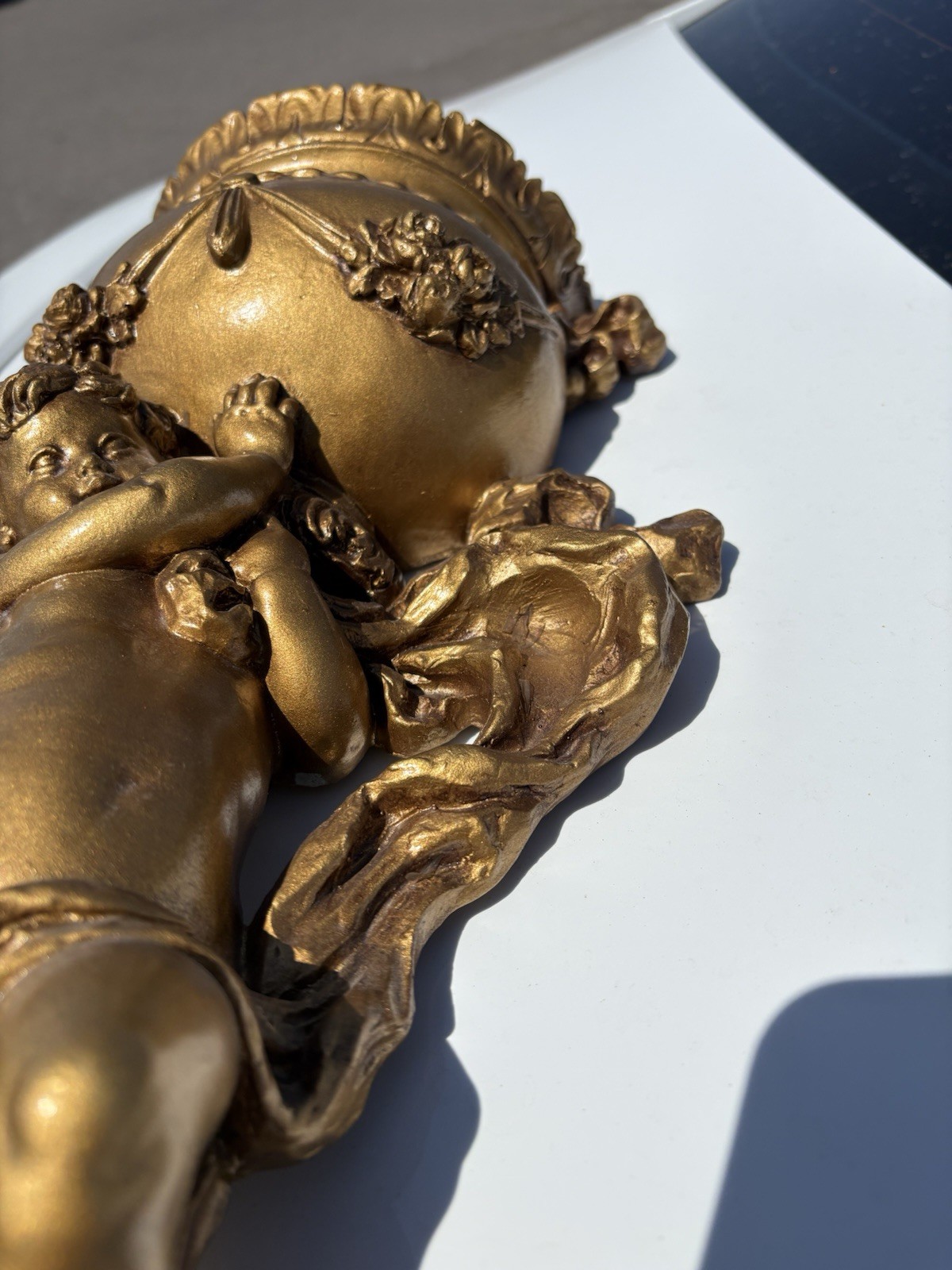 VINTAGE 1975 “UNIVERSAL” MOLDED GOLD WINGED CHERUB PLANT STATUE FOR WALL