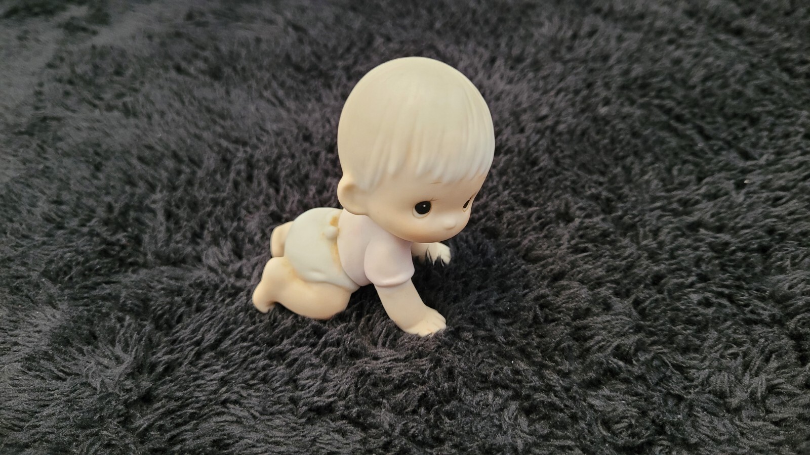 Vintage Precious Moments Figurine Baby Boy Crawling 1983 Jonathon & David E-2852