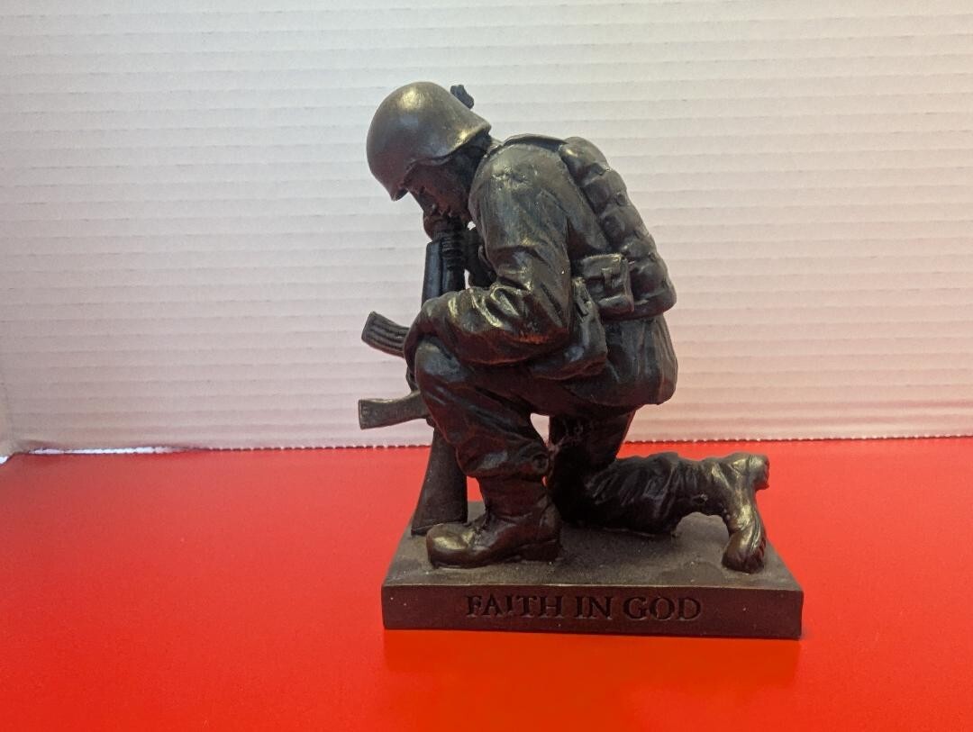 Dicksons Called to Pray Soldier Figurine Faith-Based Military Prayer Statue 4.8″
