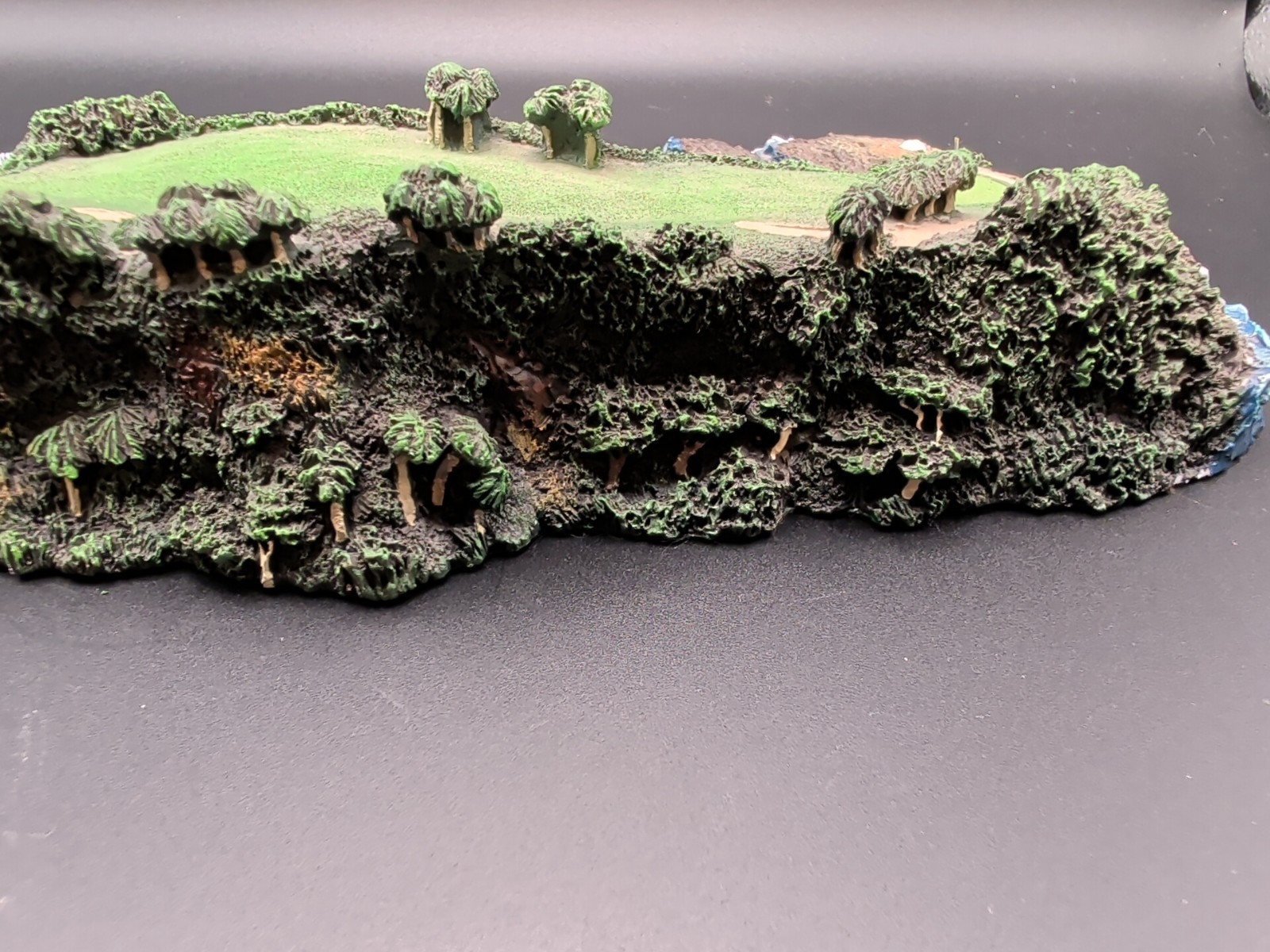 Danbury Mint Legendary Golf Holes 16th Kauai Lagoons Figurine Display