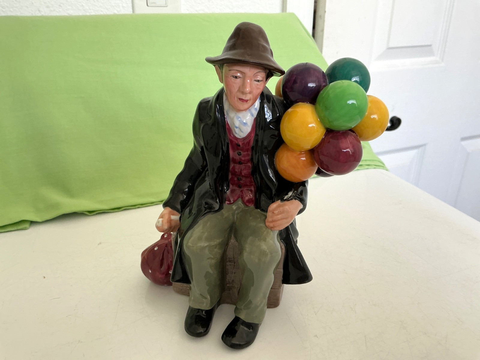 Royal Doulton Figurine The Balloon Man HN1954 Porcelain Made In England No Box